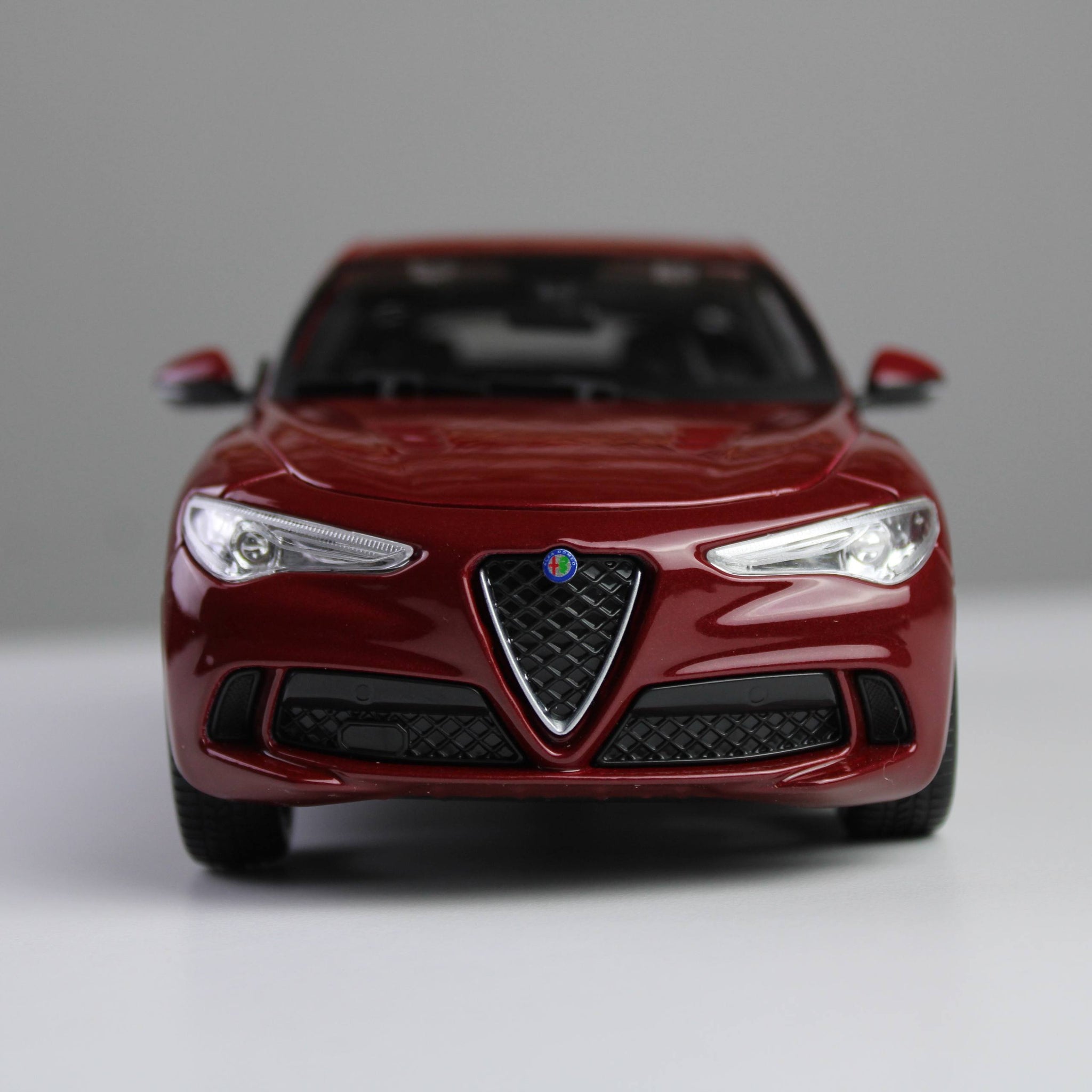 Bburago Alfa Romeo Stelvio 1:24 Die-Cast Model Car