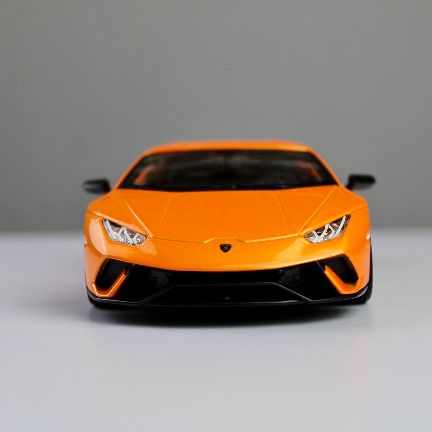 Bburago Lamborghini Huracán Performante 1:24 Die-Cast Model Car