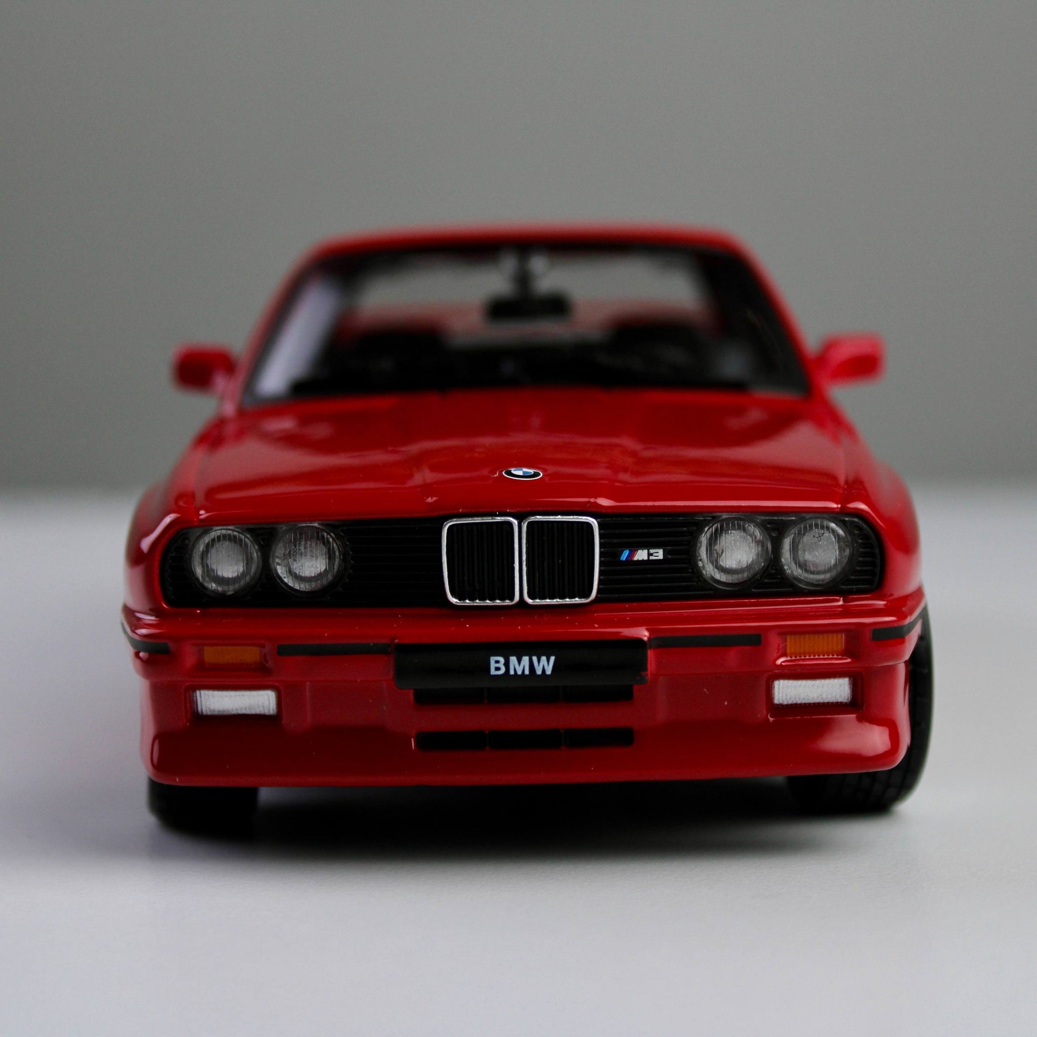Bburago BMW M3 (E30) 1988 1:24 Die-Cast Model Car – Star Collezione