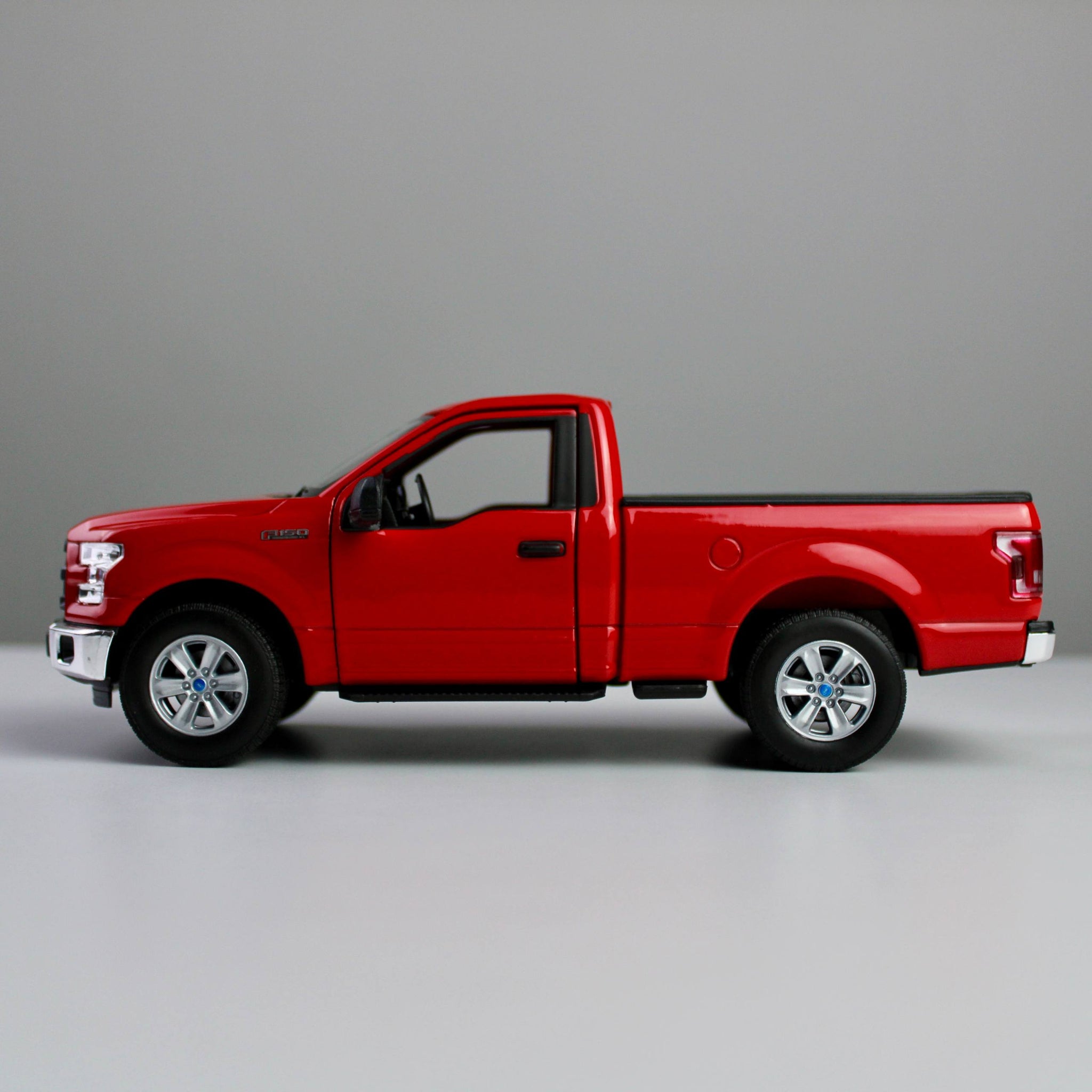 شاحنة نموذجية مصبوبة من Welly Ford F-150 2015 بمقياس 1:24