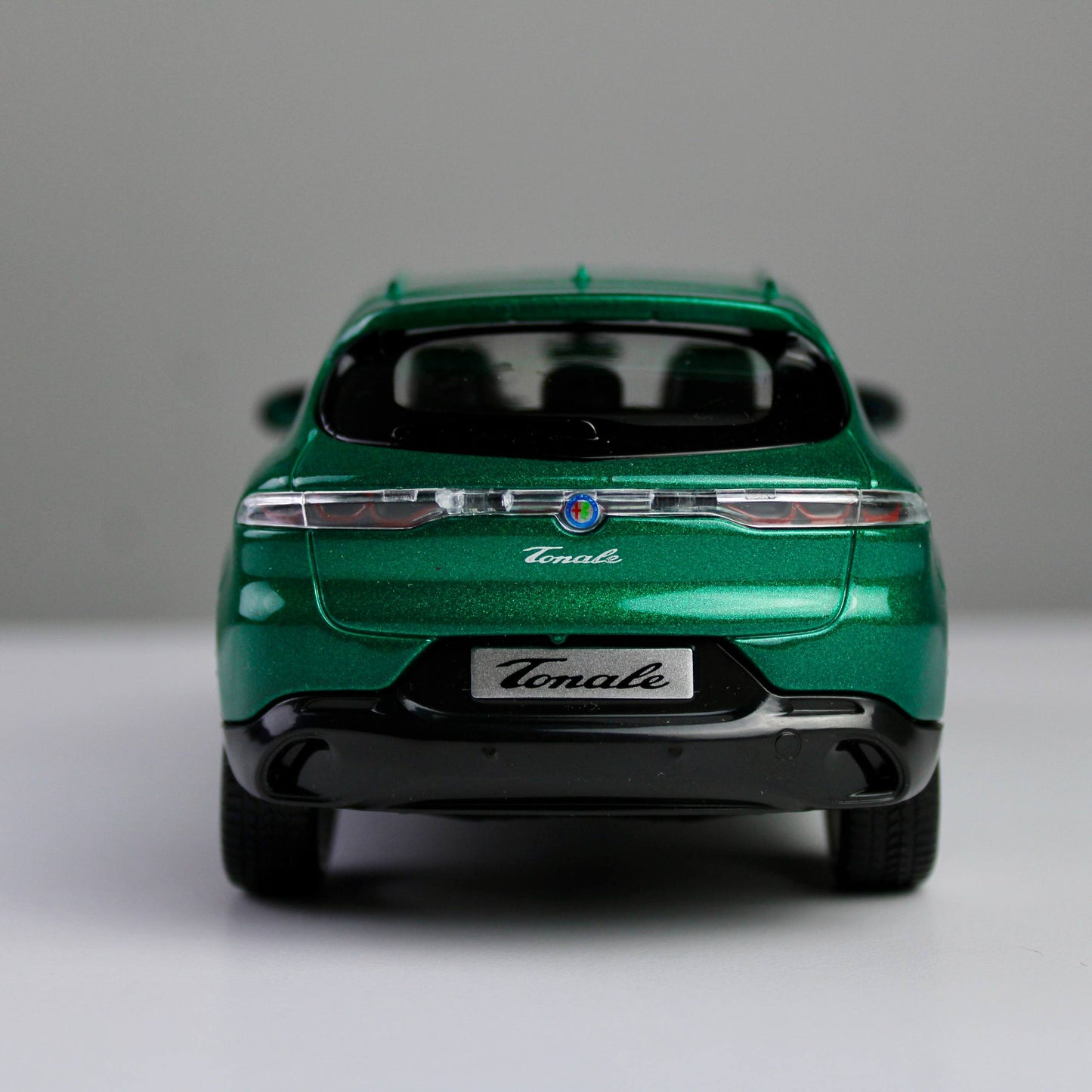 Bburago Alfa Romeo Tonale SUV 1:24 Die-Cast Model Car