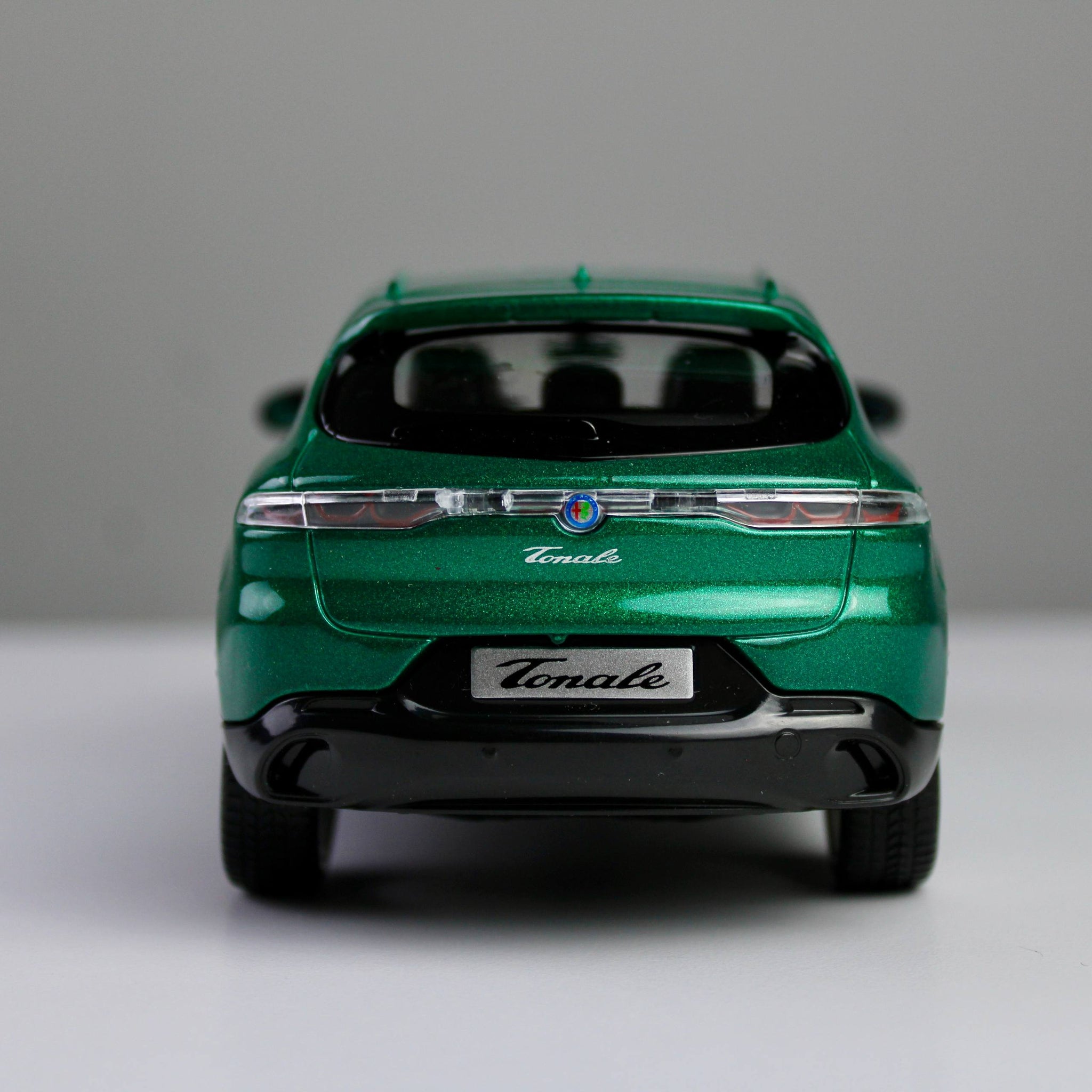 Bburago Alfa Romeo Tonale SUV 1:24 Die-Cast Model Car