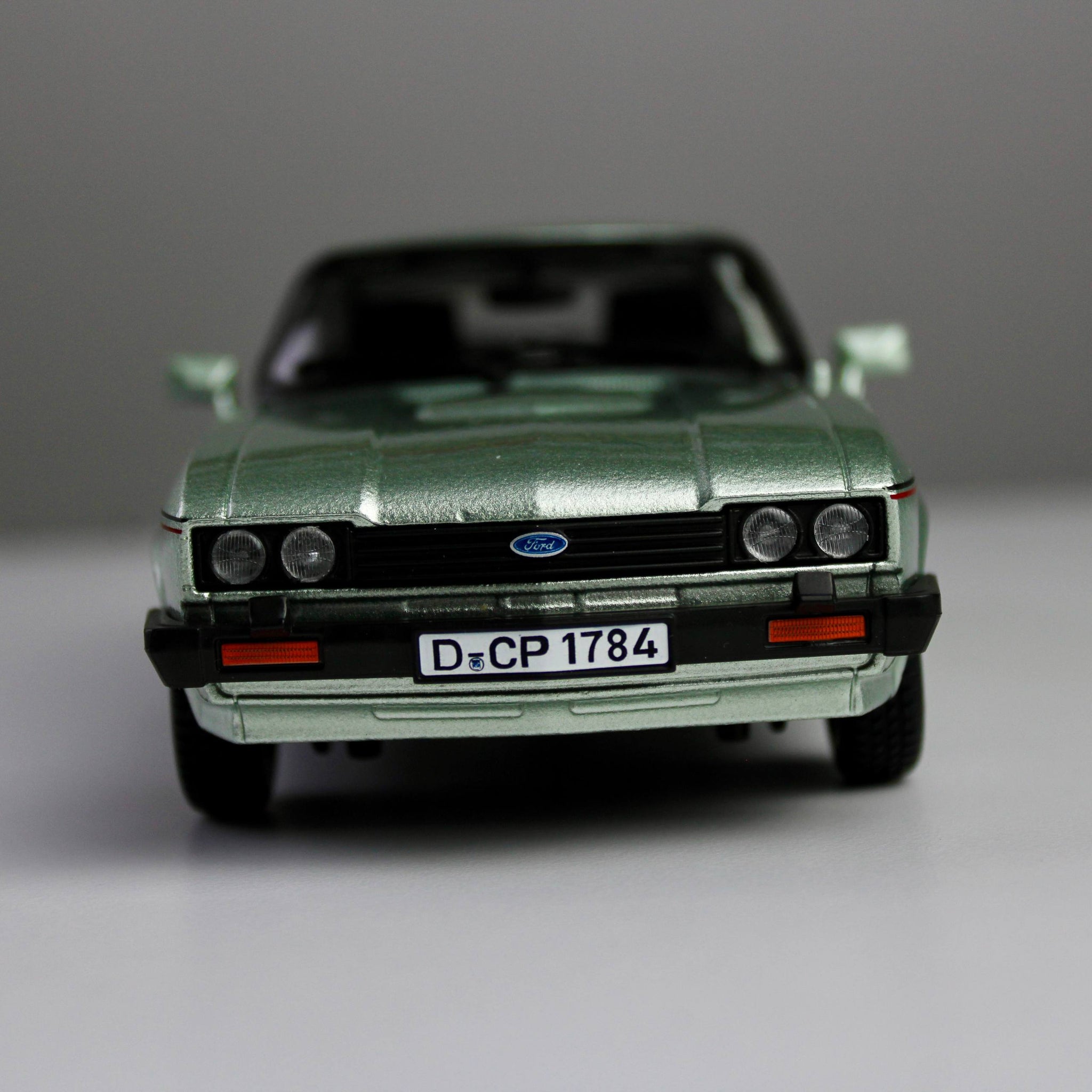 نموذج سيارة Bburago Ford Capri 1982 بمقياس 1:24 مصبوب - Star Collezione