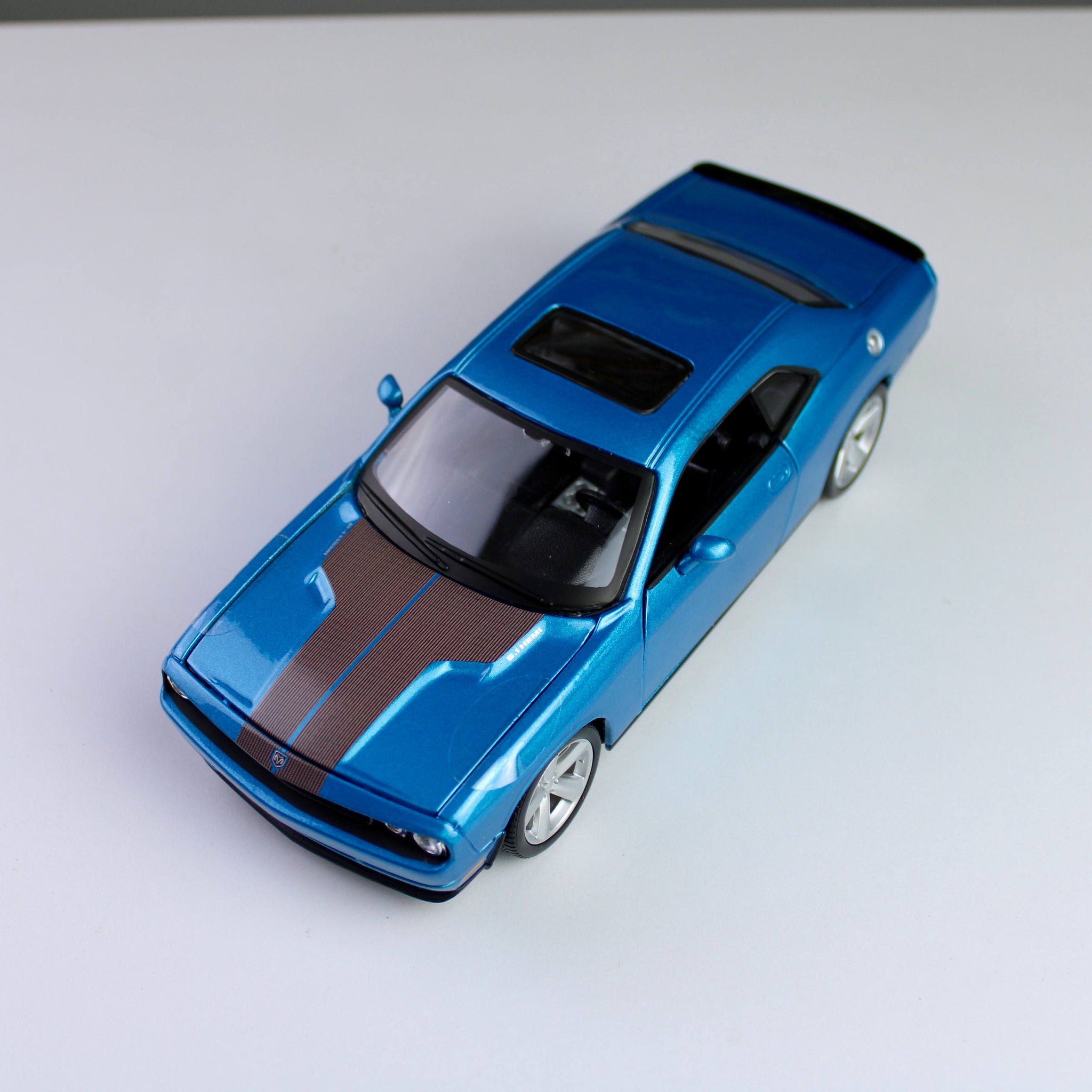 Maisto Dodge Challenger SRT8 2008 1:24 Die-Cast Model Car