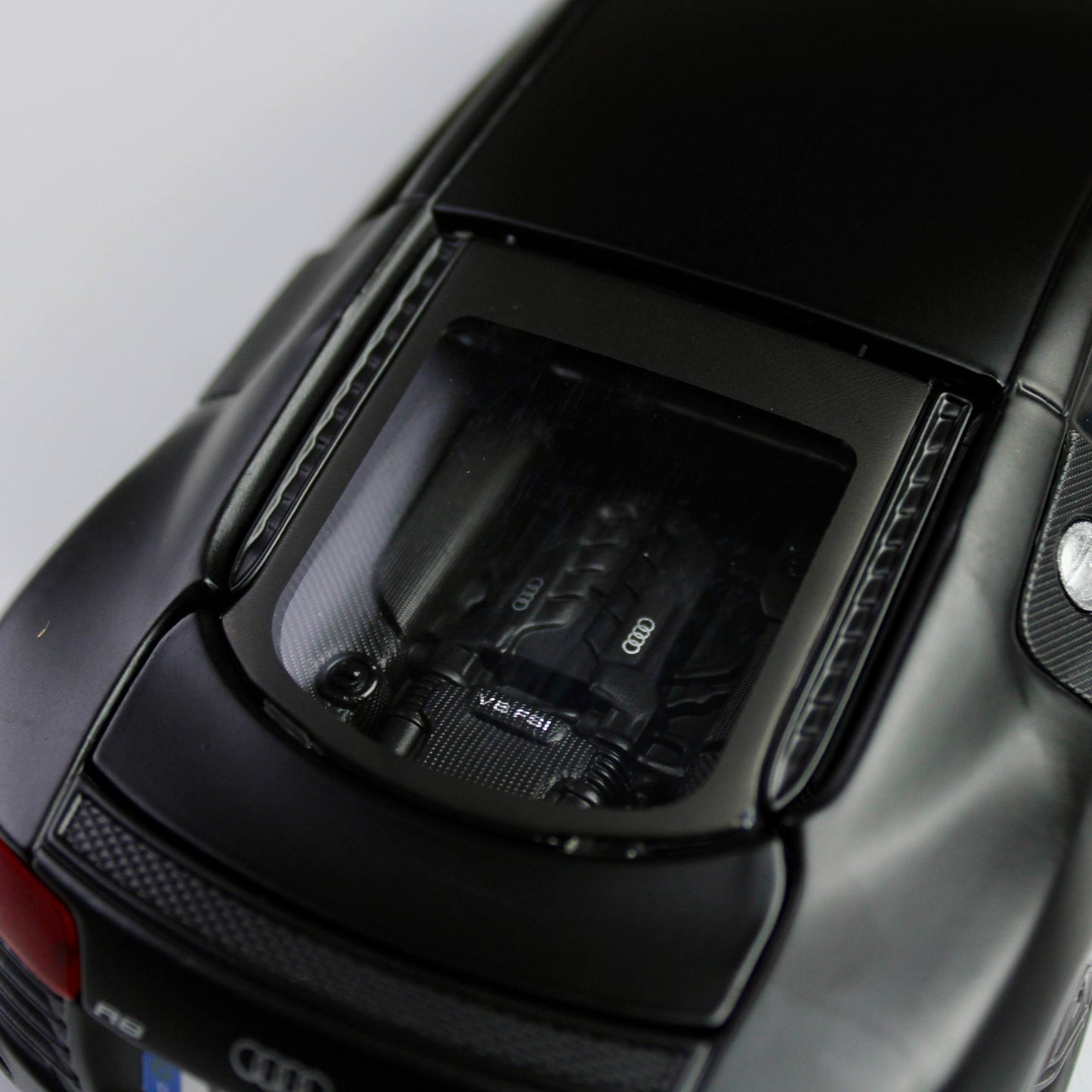 Maisto Audi R8 V10 Plus 1:24 Die-Cast Model Car