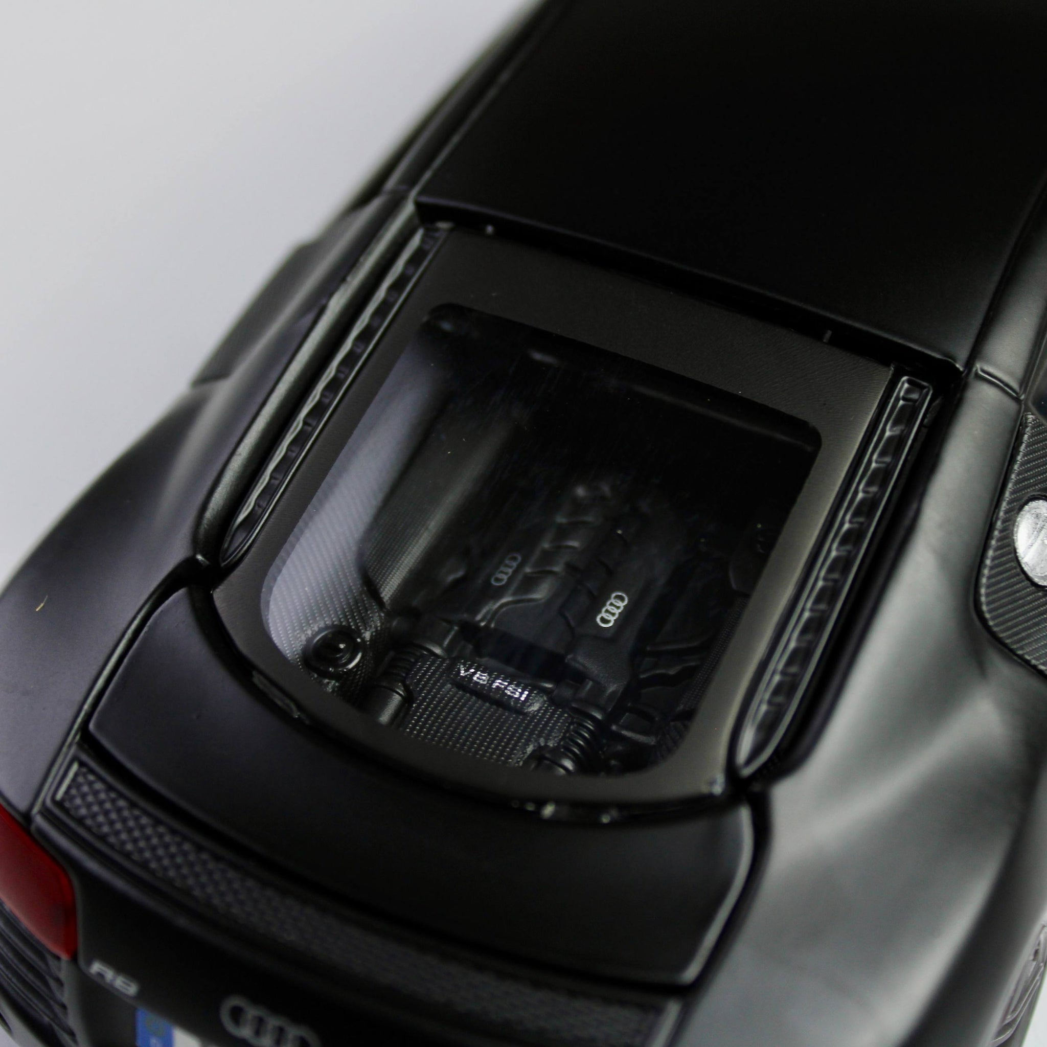 Maisto Audi R8 V10 Plus 1:24 Die-Cast Model Car