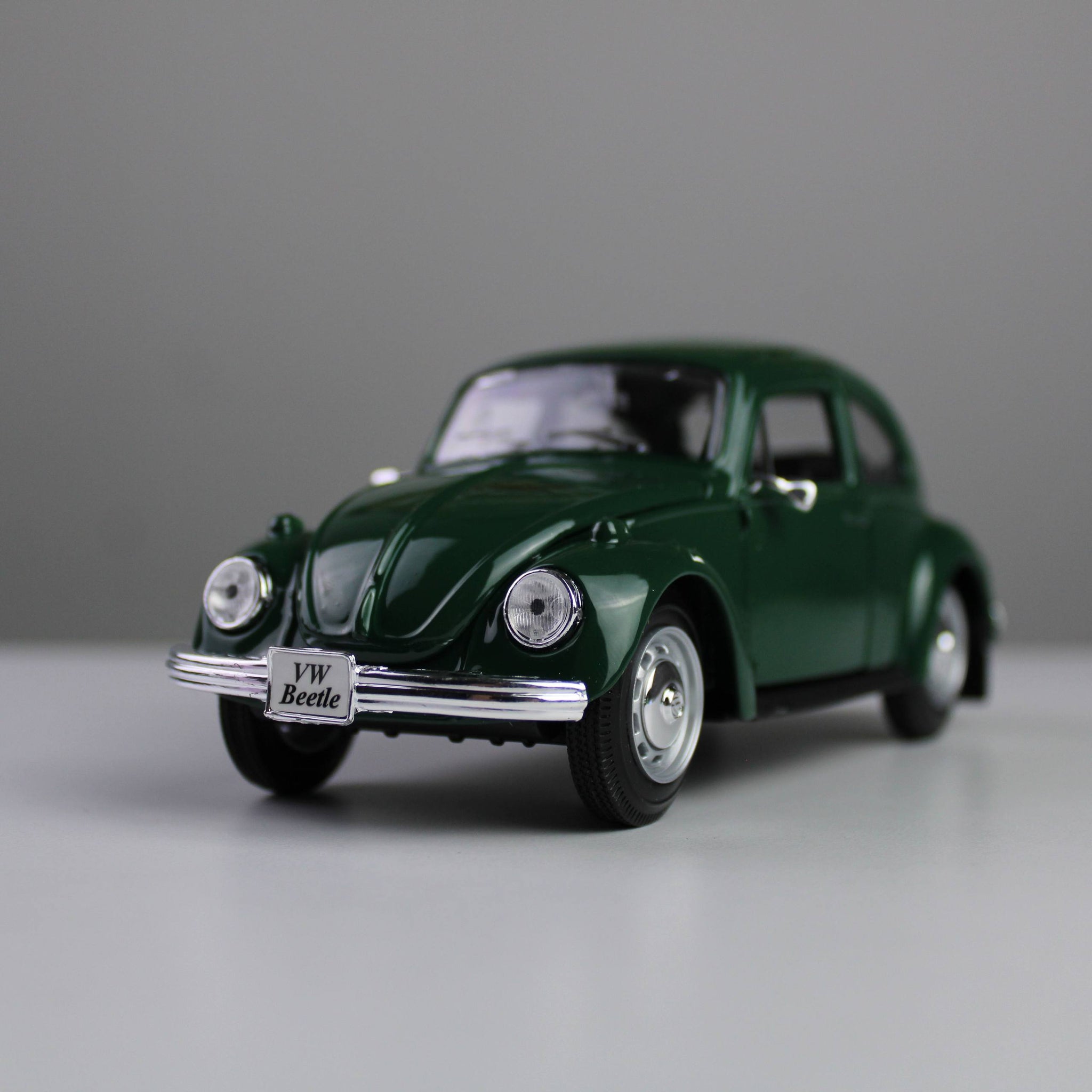 Maisto Volkswagen Beetle 1:24 Die-Cast Model Car