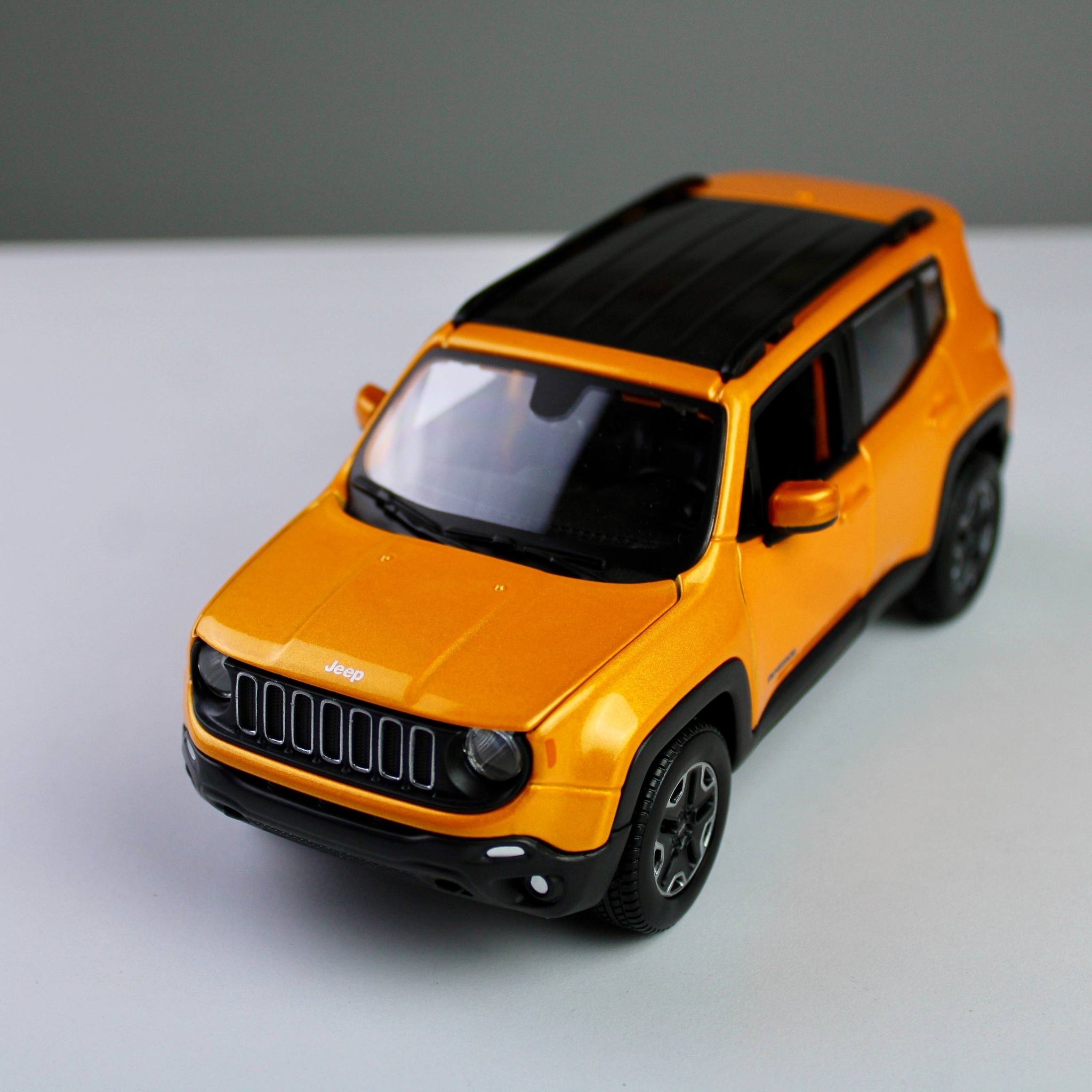 Maisto Jeep Renegade 1:24 Die-Cast Model SUV