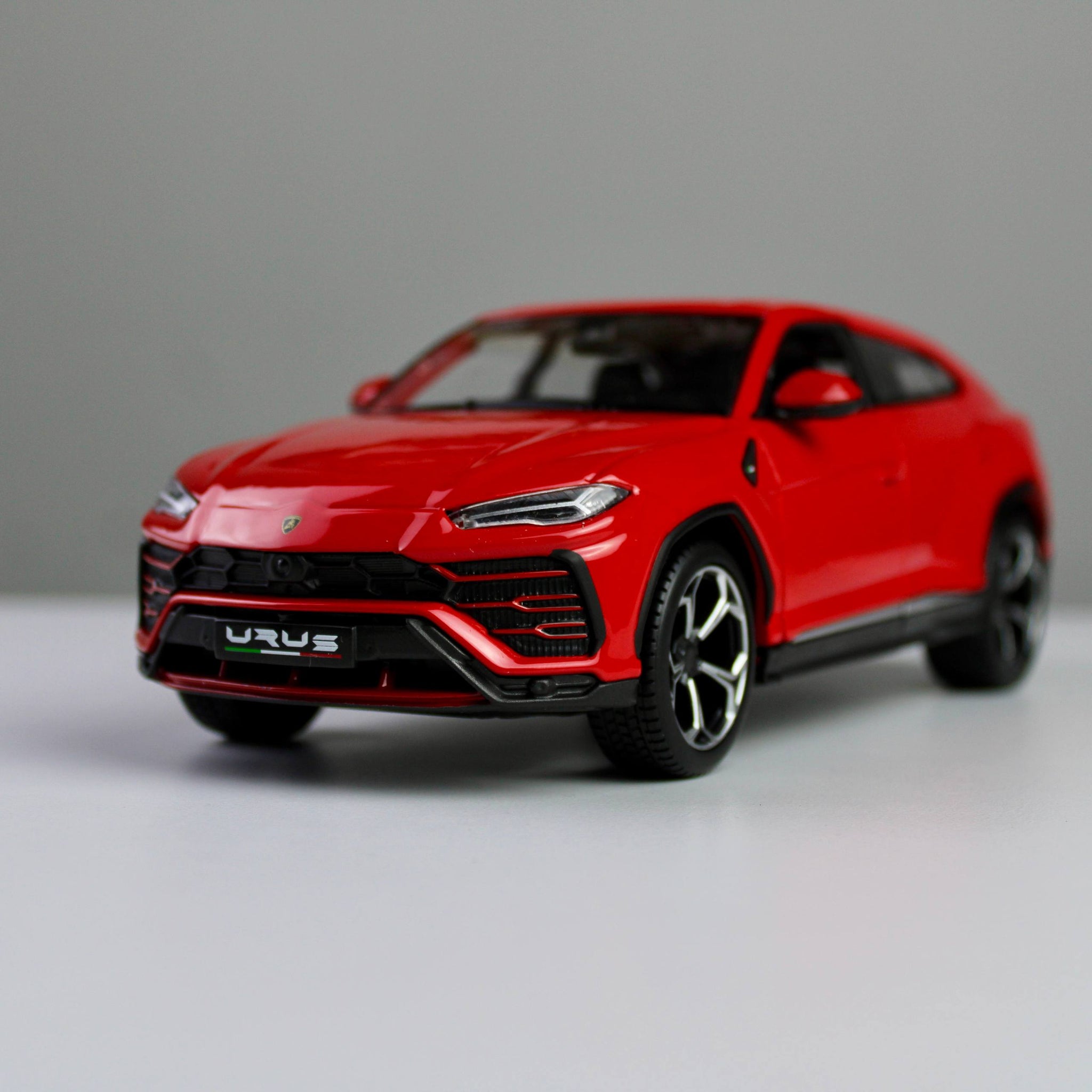 Maisto Lamborghini Urus 1:24 Die-Cast Model SUV