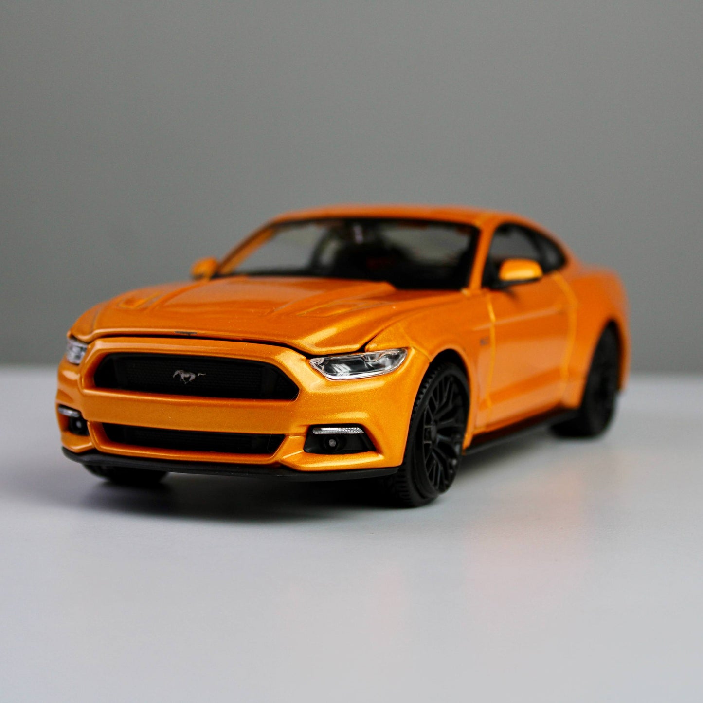 Maisto Ford Mustang GT 2015 1:24 Die-Cast Model Car