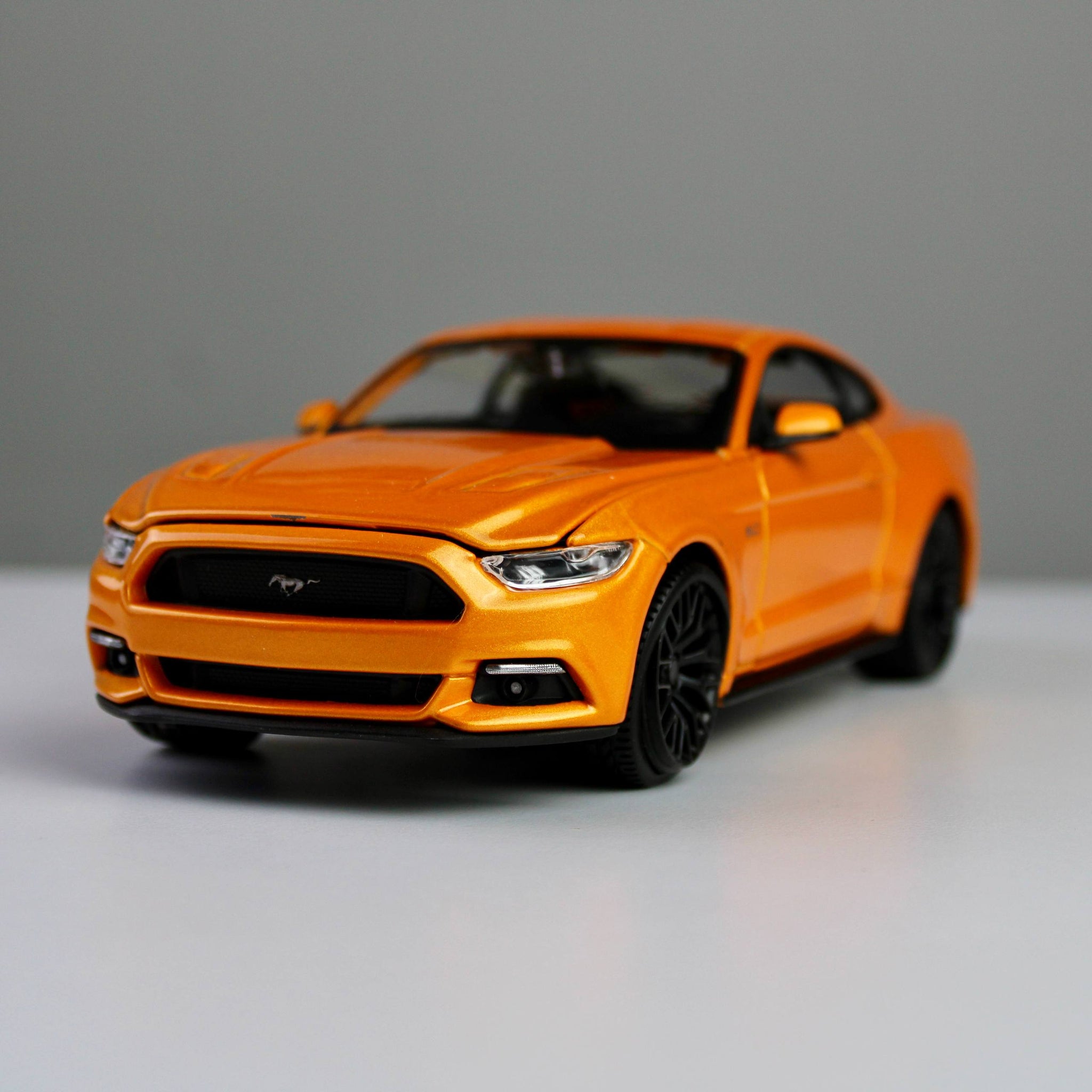 Maisto Ford Mustang GT 2015 1:24 Die-Cast Model Car