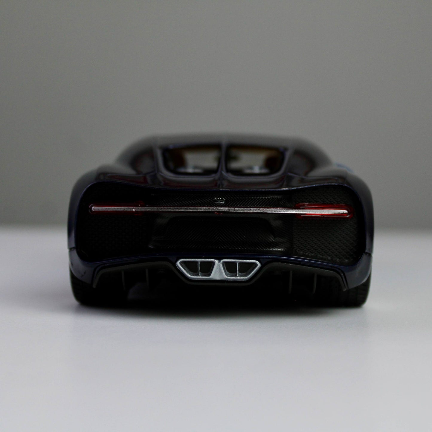 Welly Bugatti Chiron 1:24 Die-Cast Model Car