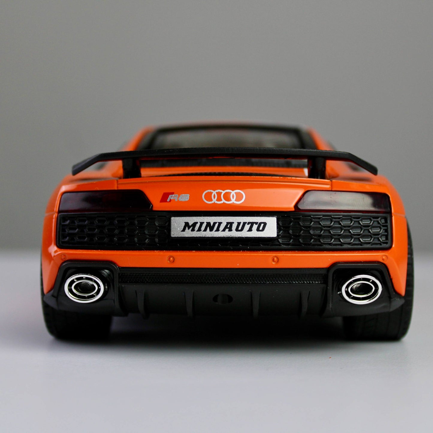 Audi R8 V10 1:24 Die-Cast Model Car