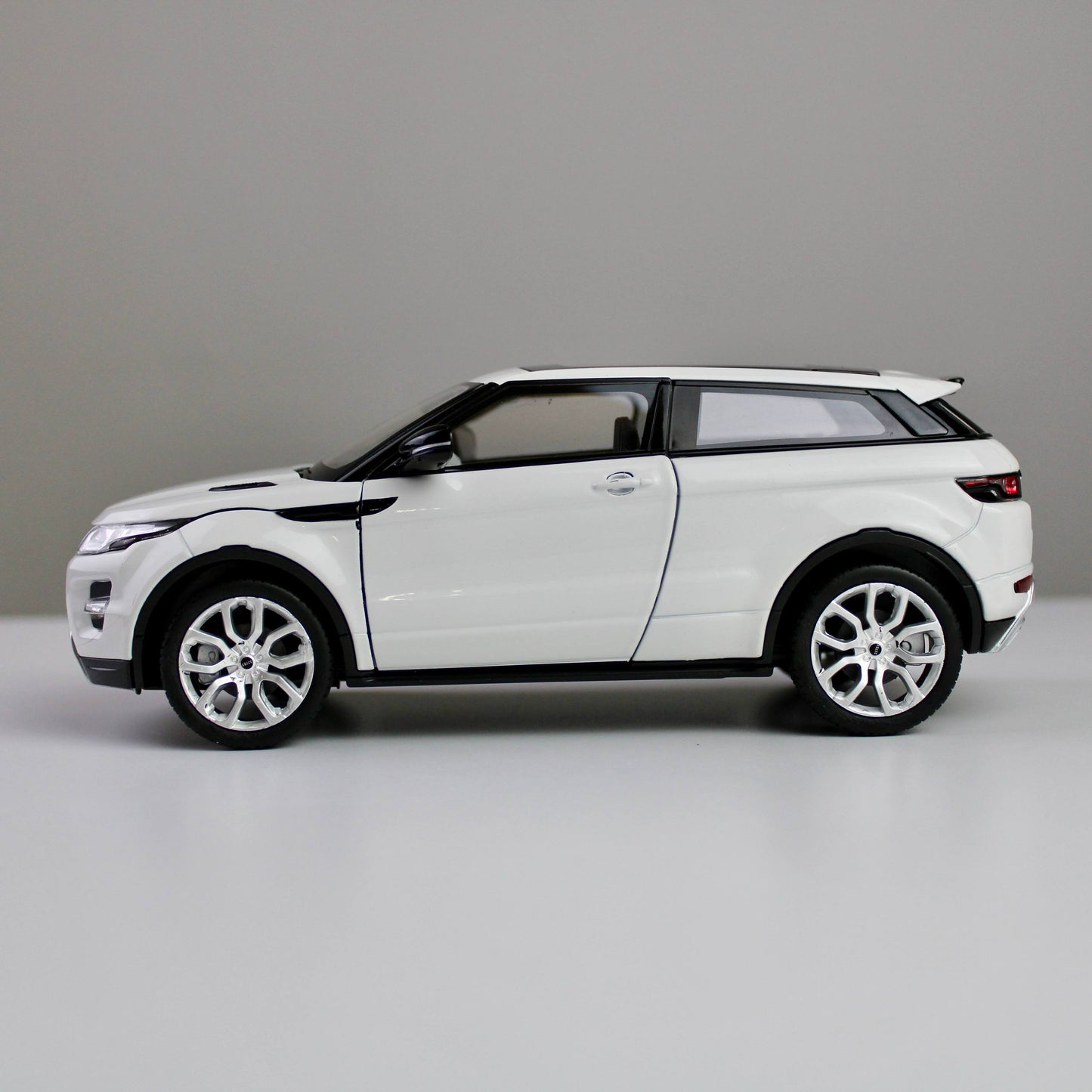 Welly Land Rover Range Rover Evoque مجسم سيارة رياضية متعددة الاستخدامات مصبوب بالقالب بمقياس 1:24