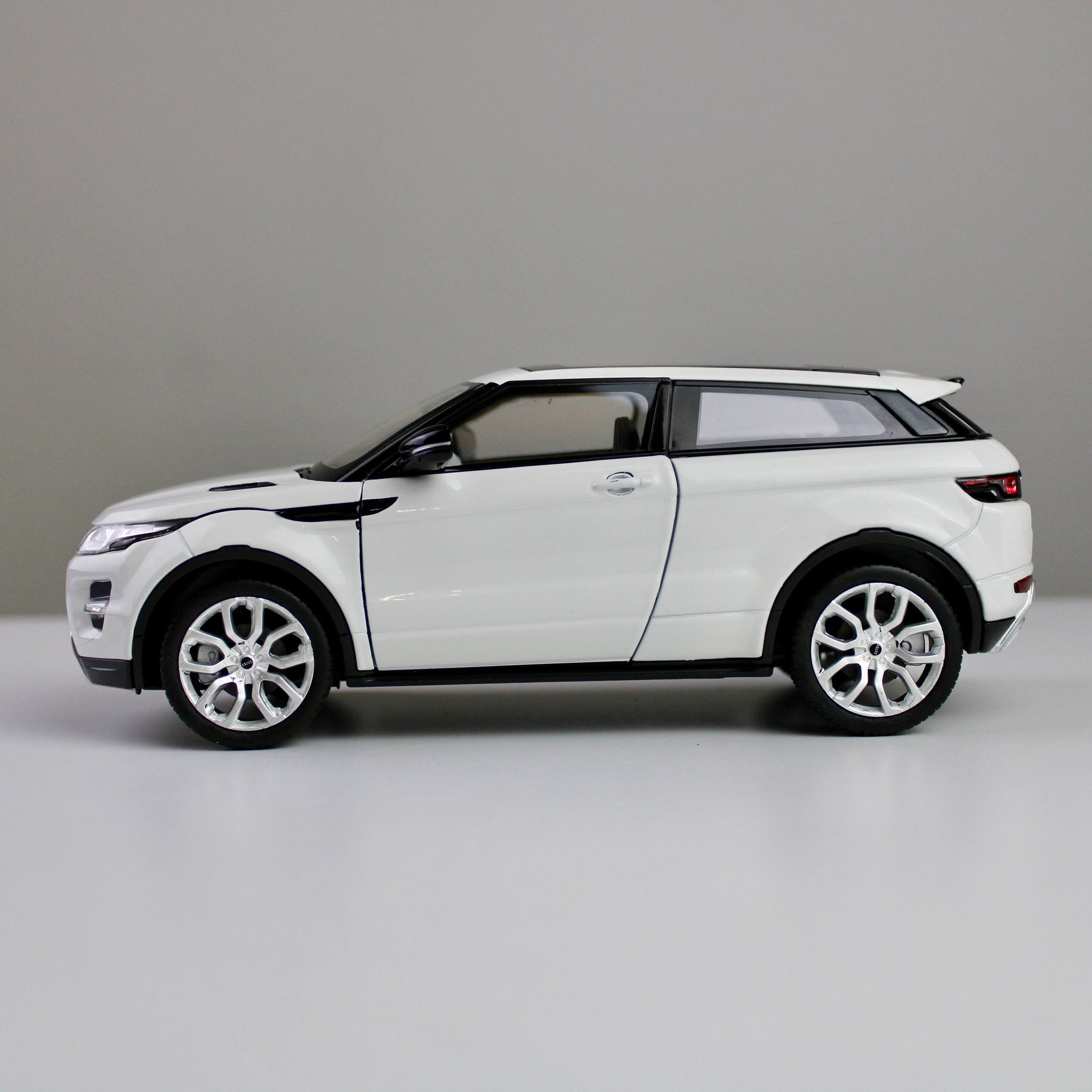Welly Land Rover Range Rover Evoque مجسم سيارة رياضية متعددة الاستخدامات مصبوب بالقالب بمقياس 1:24
