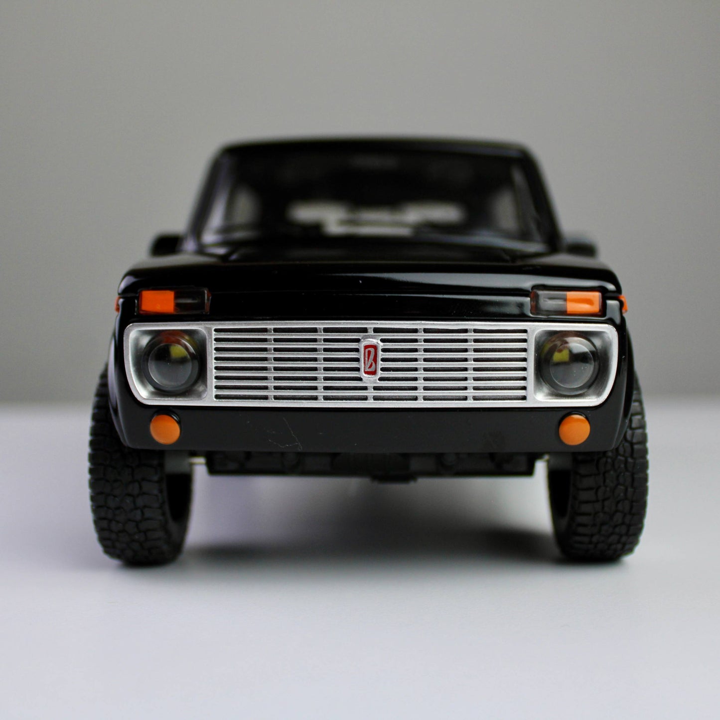 Lada Niva 1:18 Die-Cast Model SUV