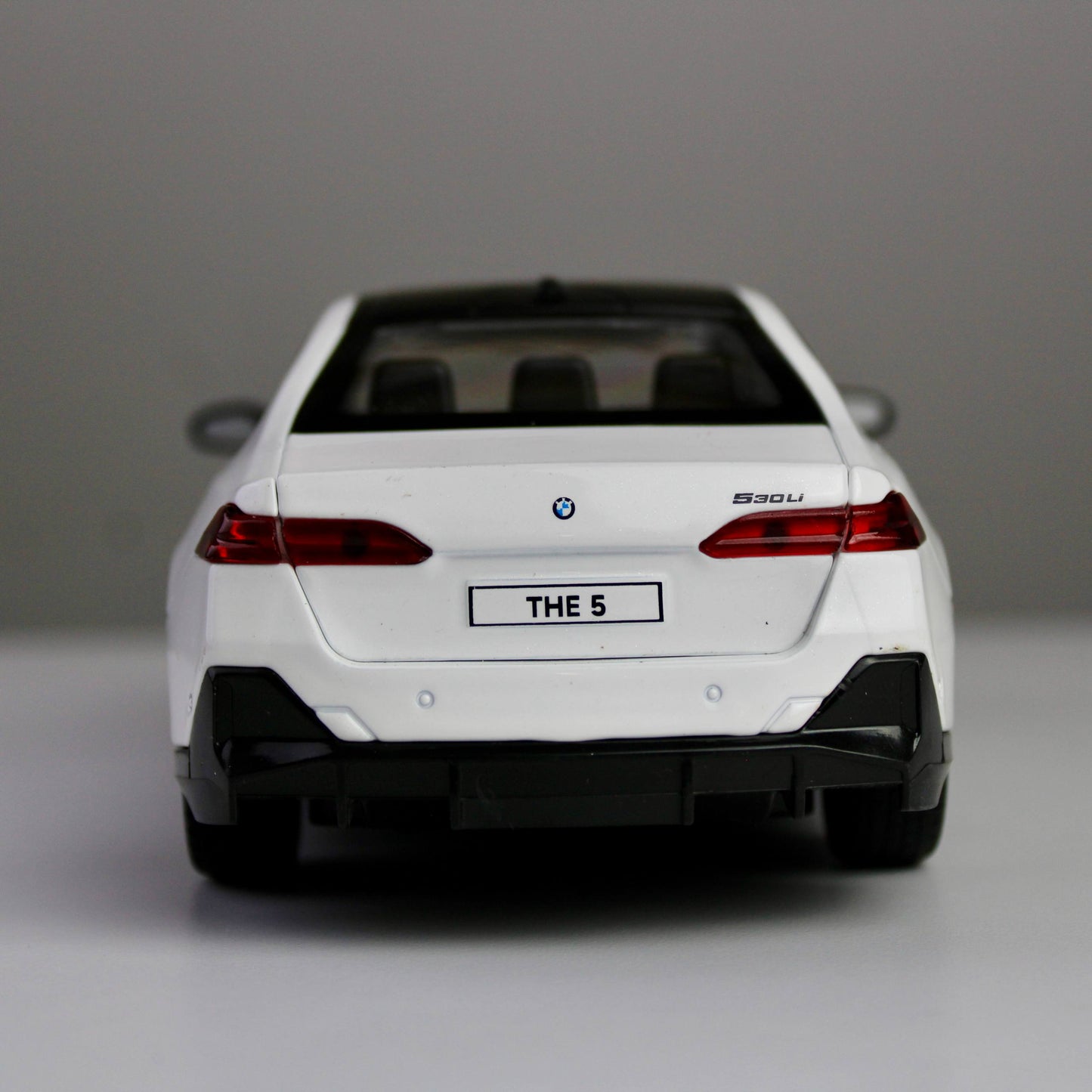 BMW 530Li 1:24 Die-Cast Model Car