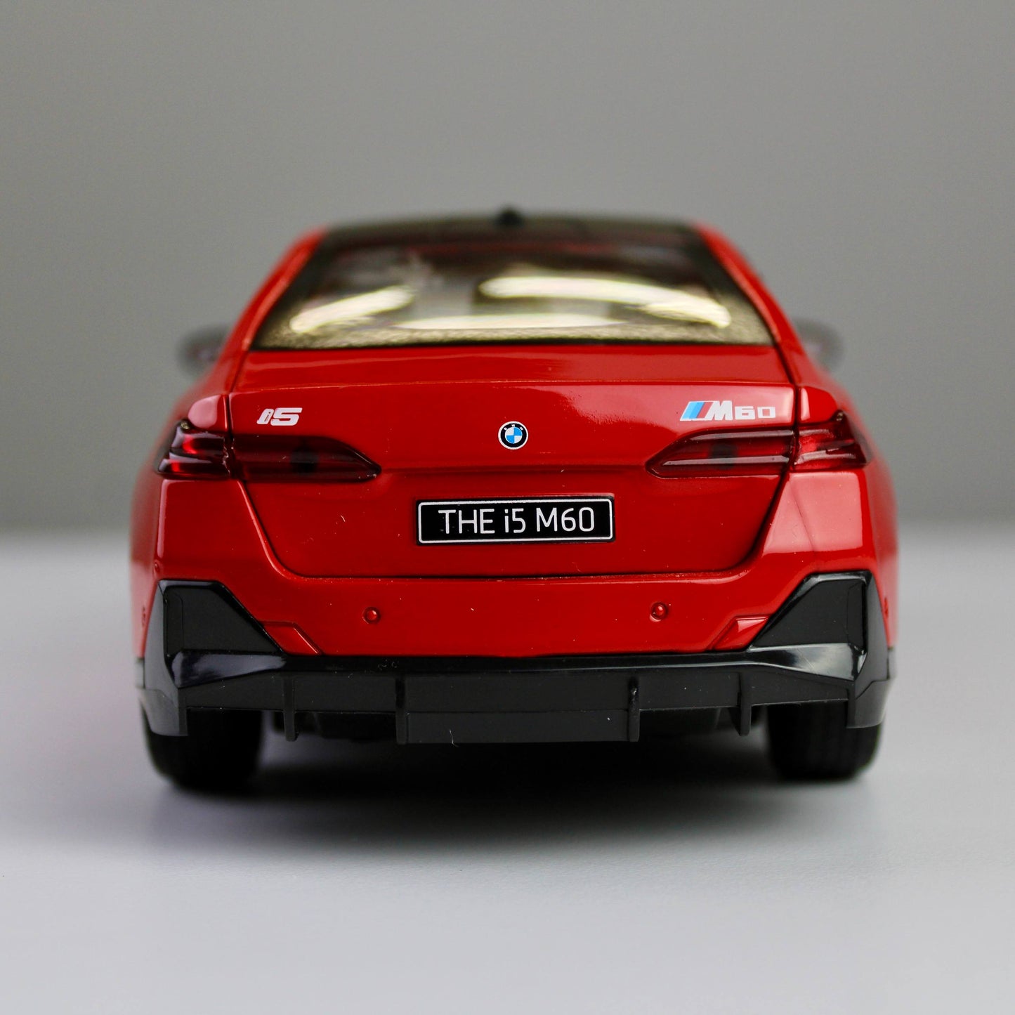 BMW i5 M60 1:24 Die-Cast Model Car