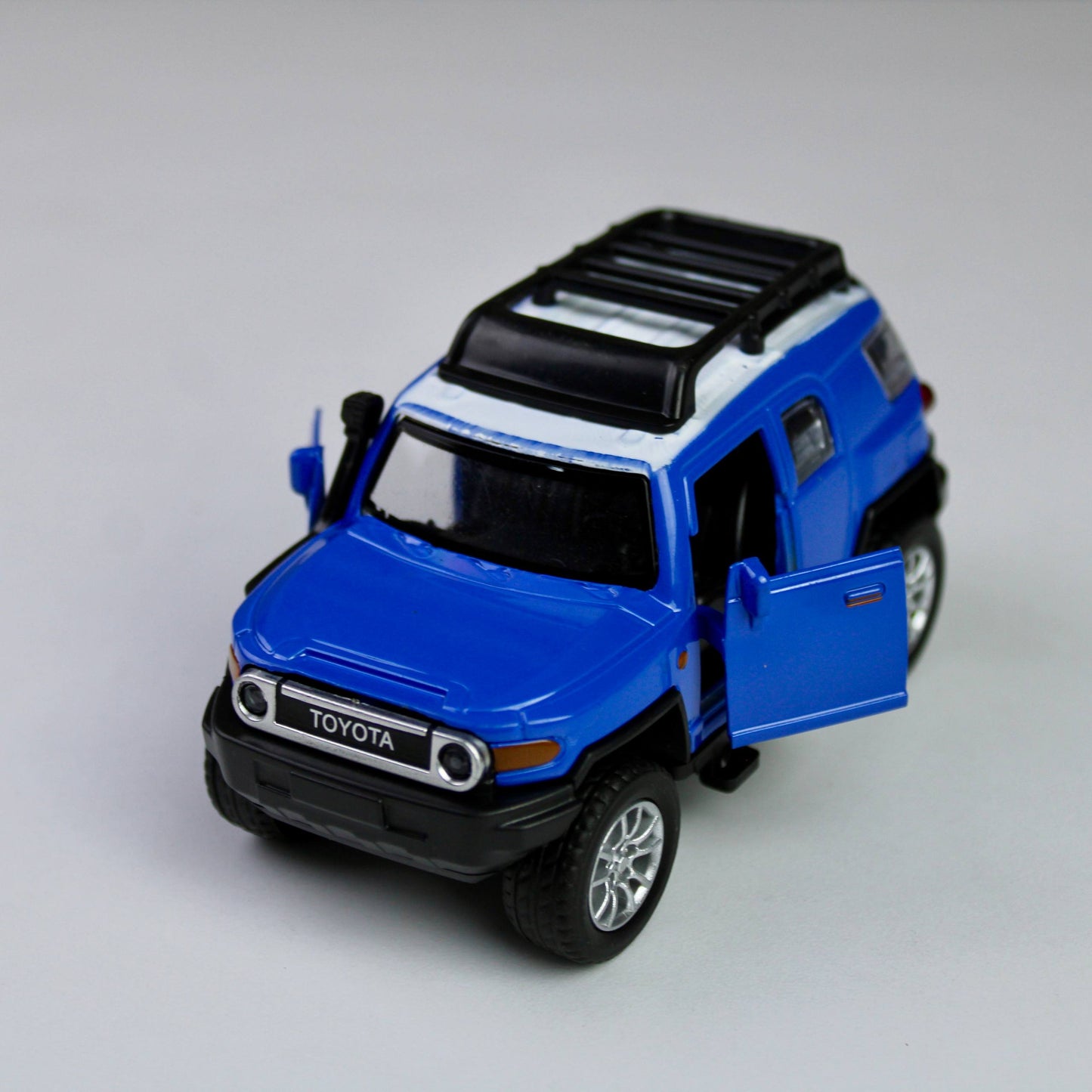 Toyota FJ Cruiser Diecast Model 1:38