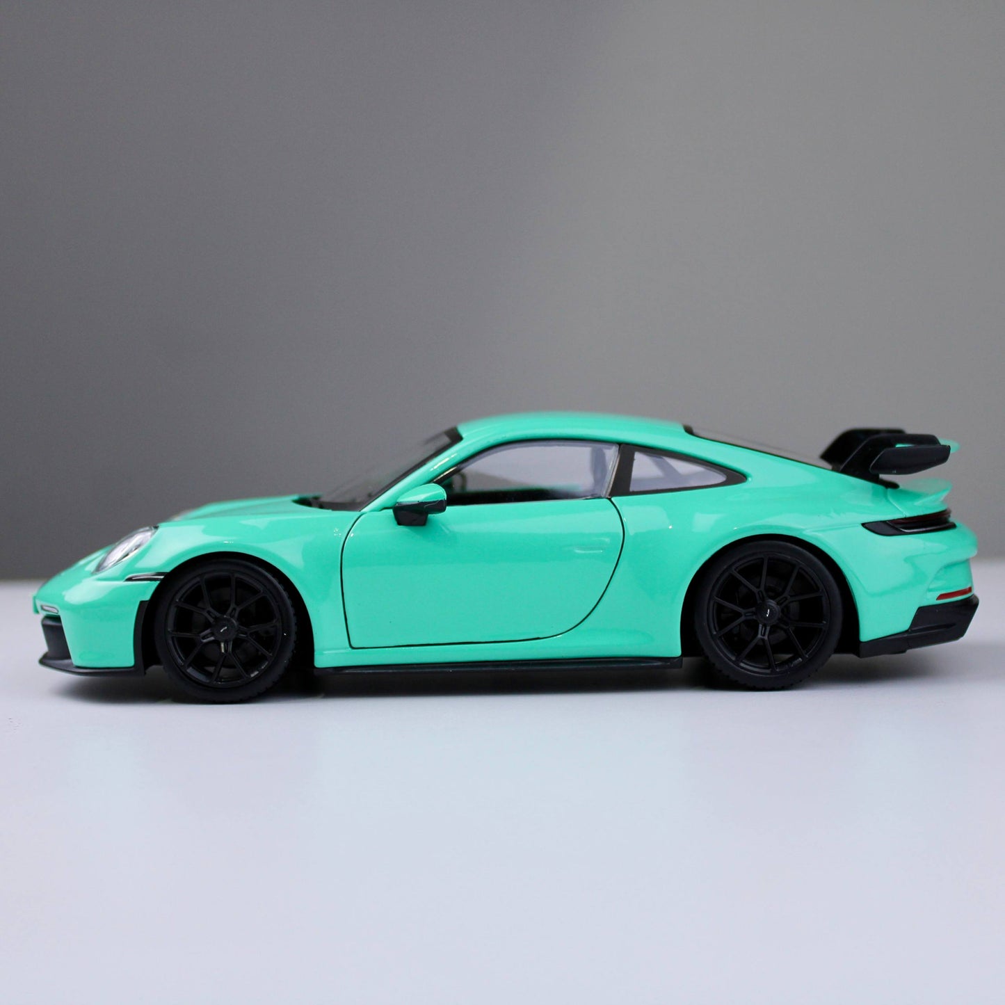 Product Title: Porsche 911 GT3 2021 Die-Cast Model Car – Bburago (1:24 Scale)