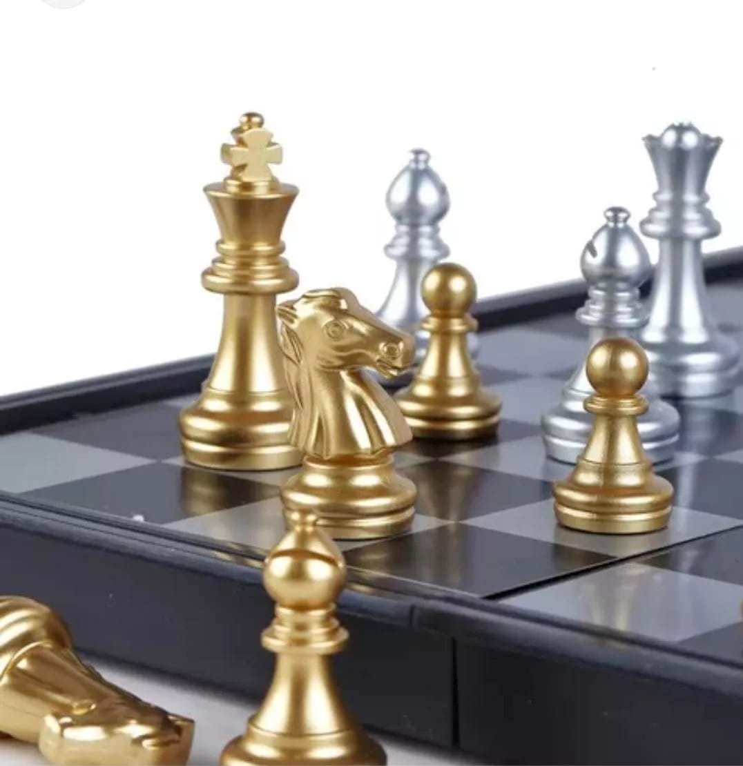 Luxury Magnetic Staunton Chess Set – Gold & Silver Edition (35.5 cm)