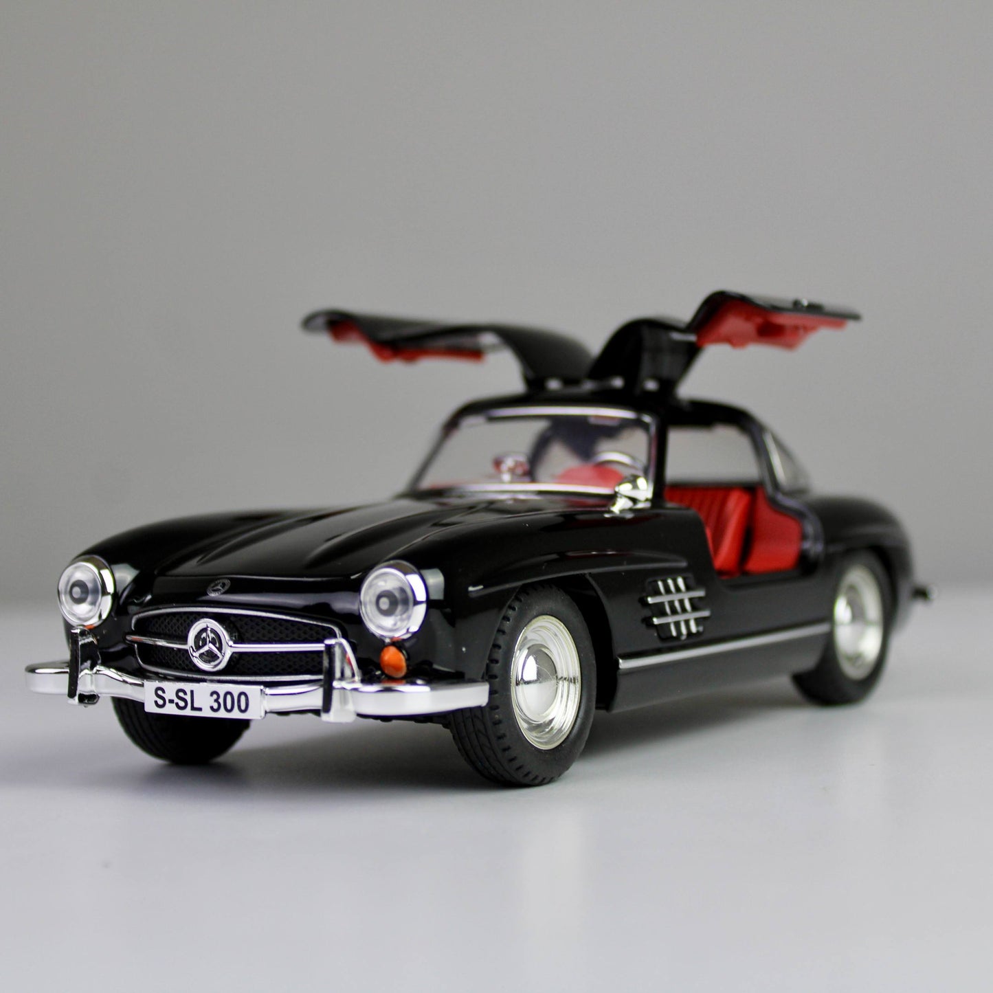 Mercedes-Benz 300 SL Die-Cast Model – Opening Doors, Lights & Sounds