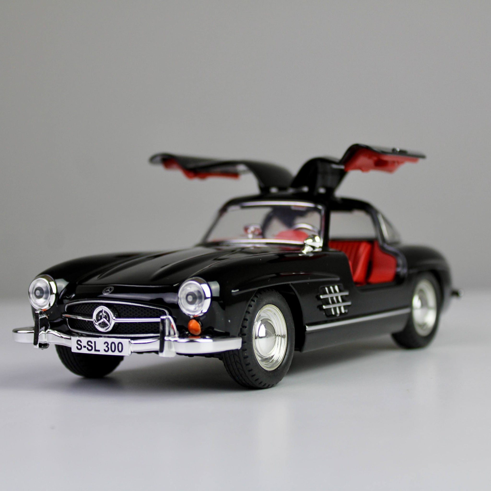 Mercedes-Benz 300 SL Die-Cast Model – Opening Doors, Lights & Sounds