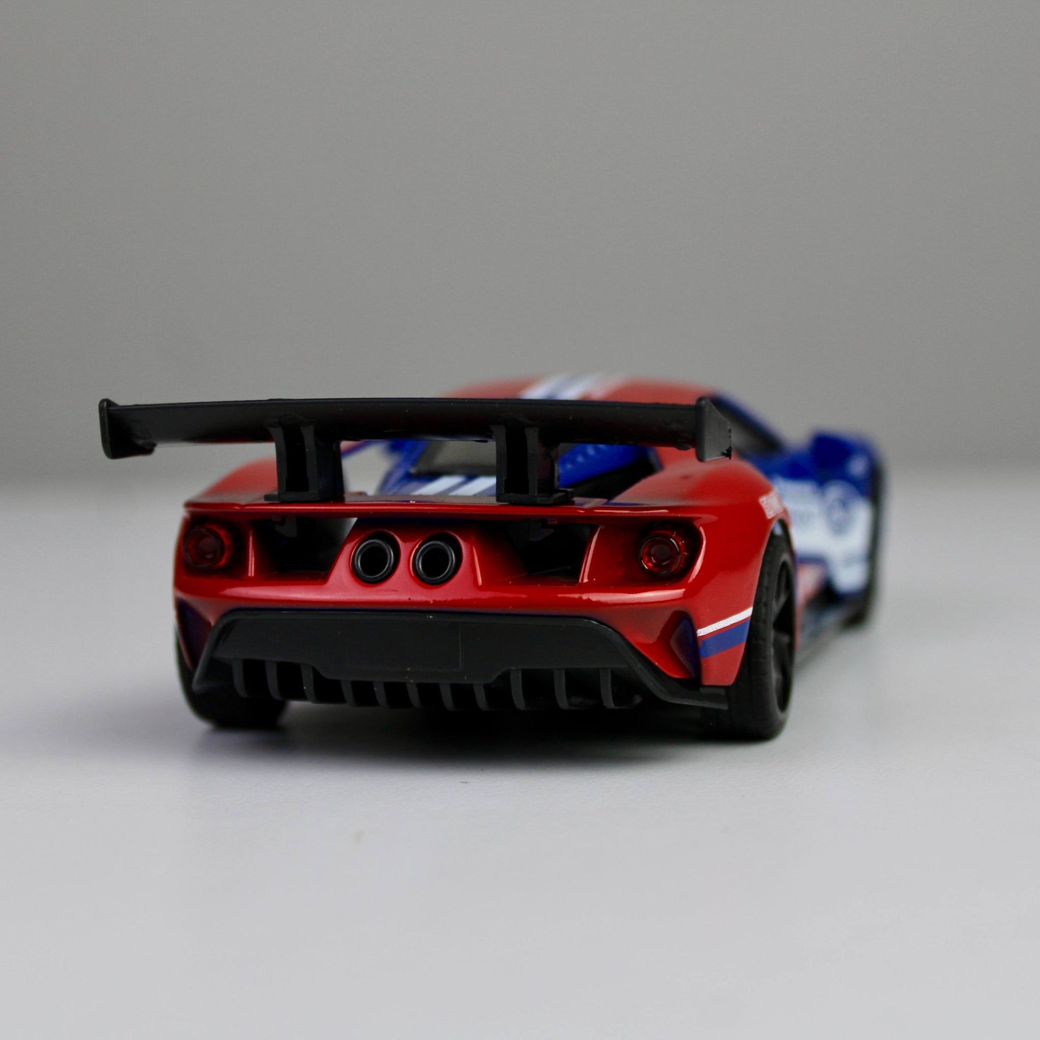 Ford GT-Inspired Racing Car Die-Cast 1:28 – Metal Model with Lights & Sounds