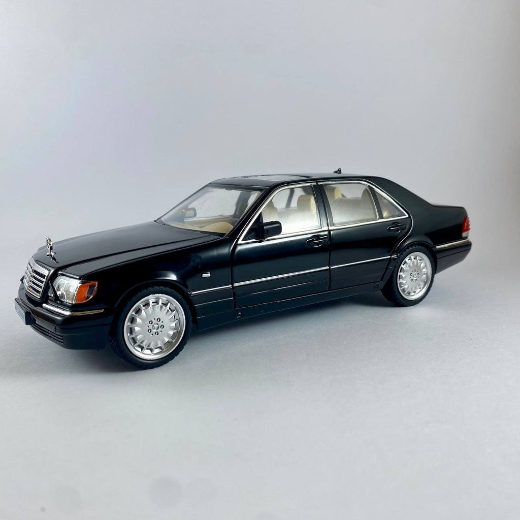 Mercedes-Benz S320 Classic Model Car – 1:24 Scale