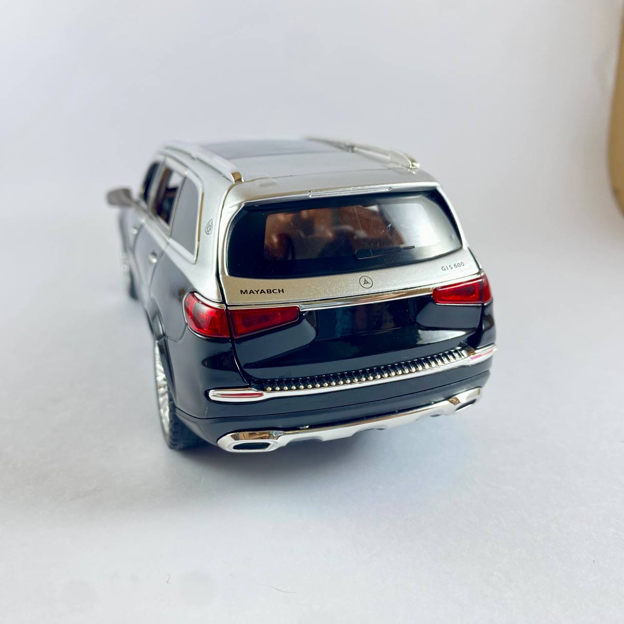 Mercedes-Maybach GLS 600 1:24 Scale Die-Cast Model Car