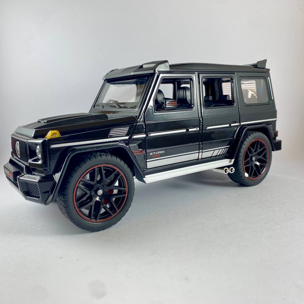 Mercedes-Benz BRABUS G800 1:18 Scale Die-Cast Model Car