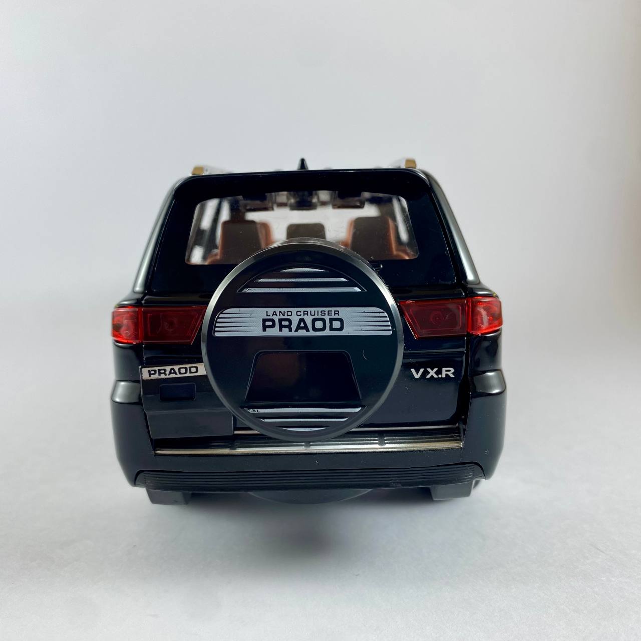 Toyota Land Cruiser 1:24 Scale Die-Cast Model Car