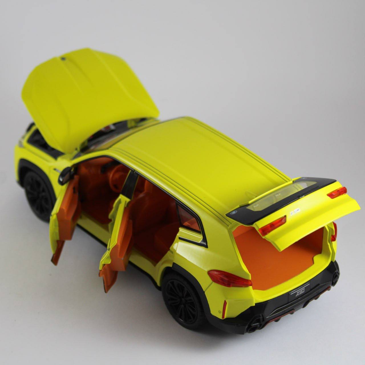 BMW XM – 1:24 Scale Die-Cast Model