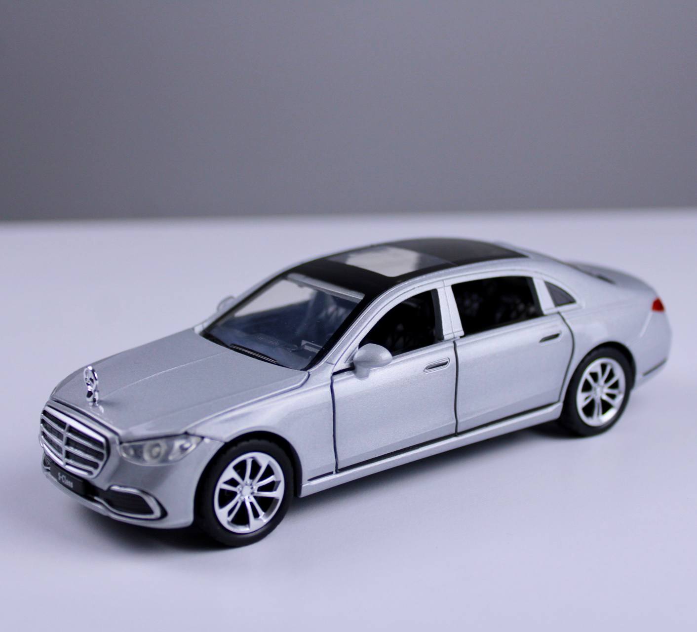 Mercedes-Benz S400 Diecast Model – 1:32 Scale