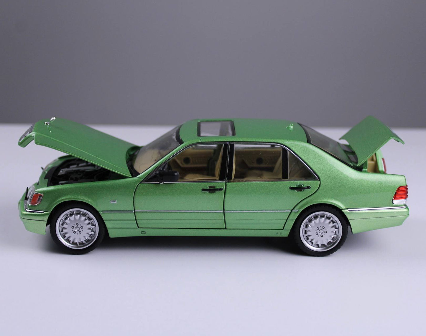 سيارة مرسيدس بنز S320 كلاسيك المعدنية بمقياس 1:24