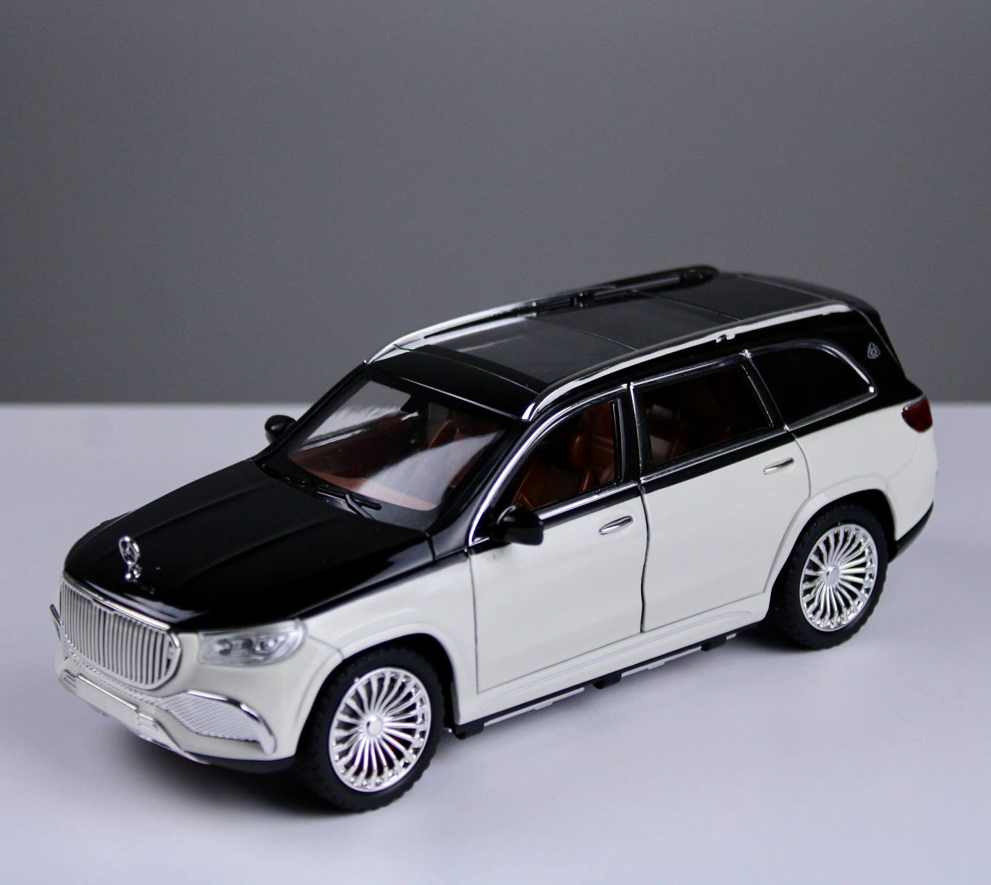 Mercedes Maybach GLS 600 Model Car – 1:24 Scale