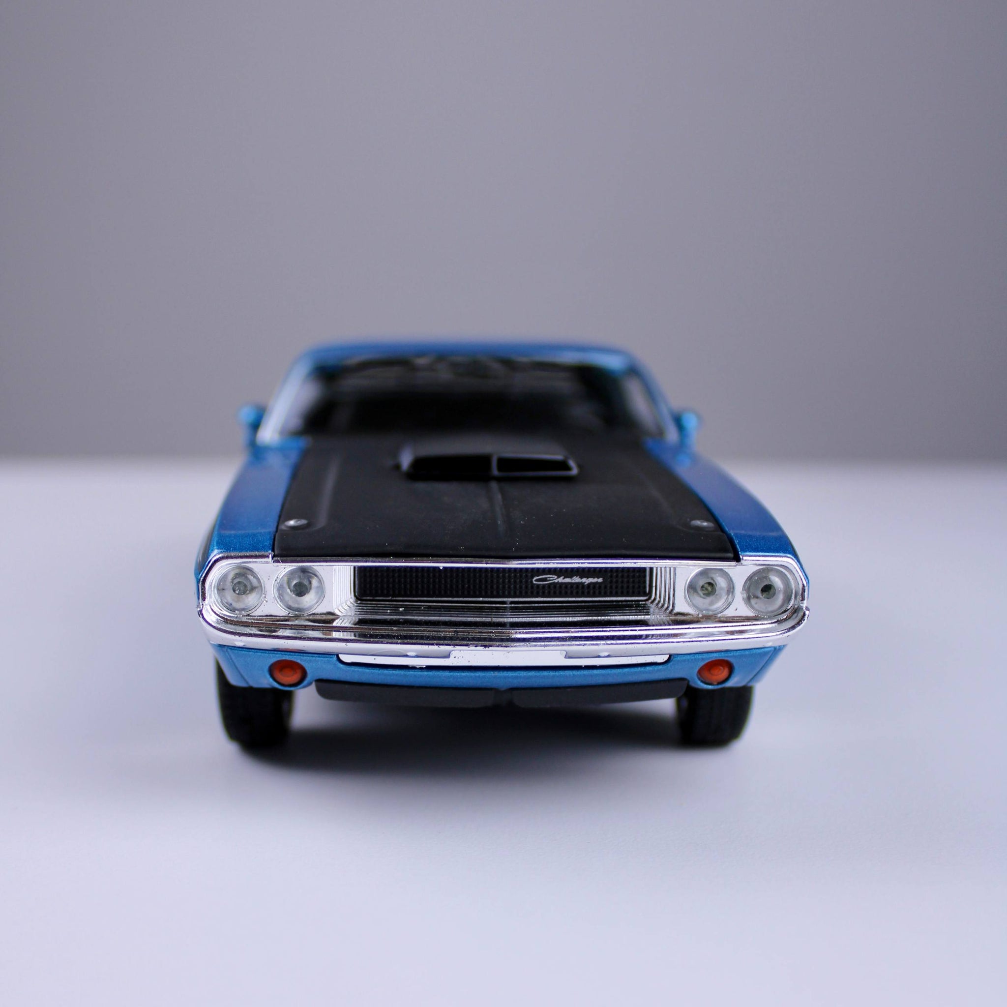 Dodge Challenger Die-Cast Model – Welly NEX Models