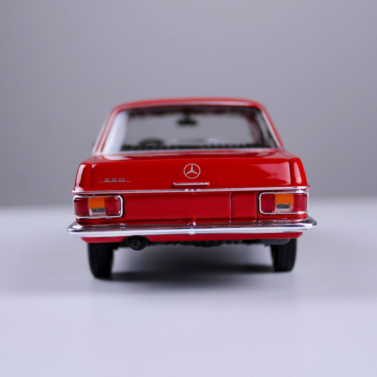 Mercedes-Benz 220 Die-Cast Model - Red
