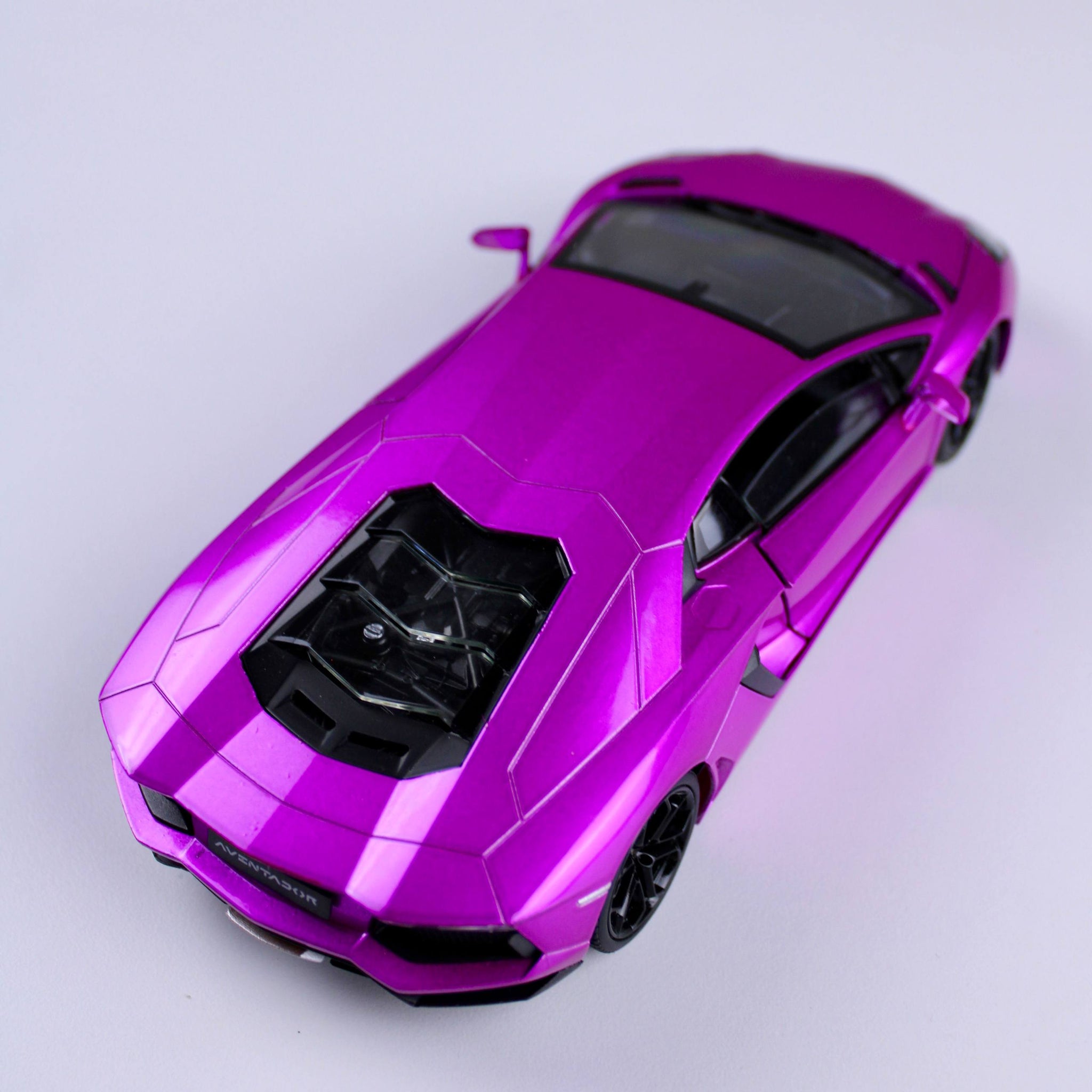 Lamborghini Aventador Coupé Die-Cast Model – Purple