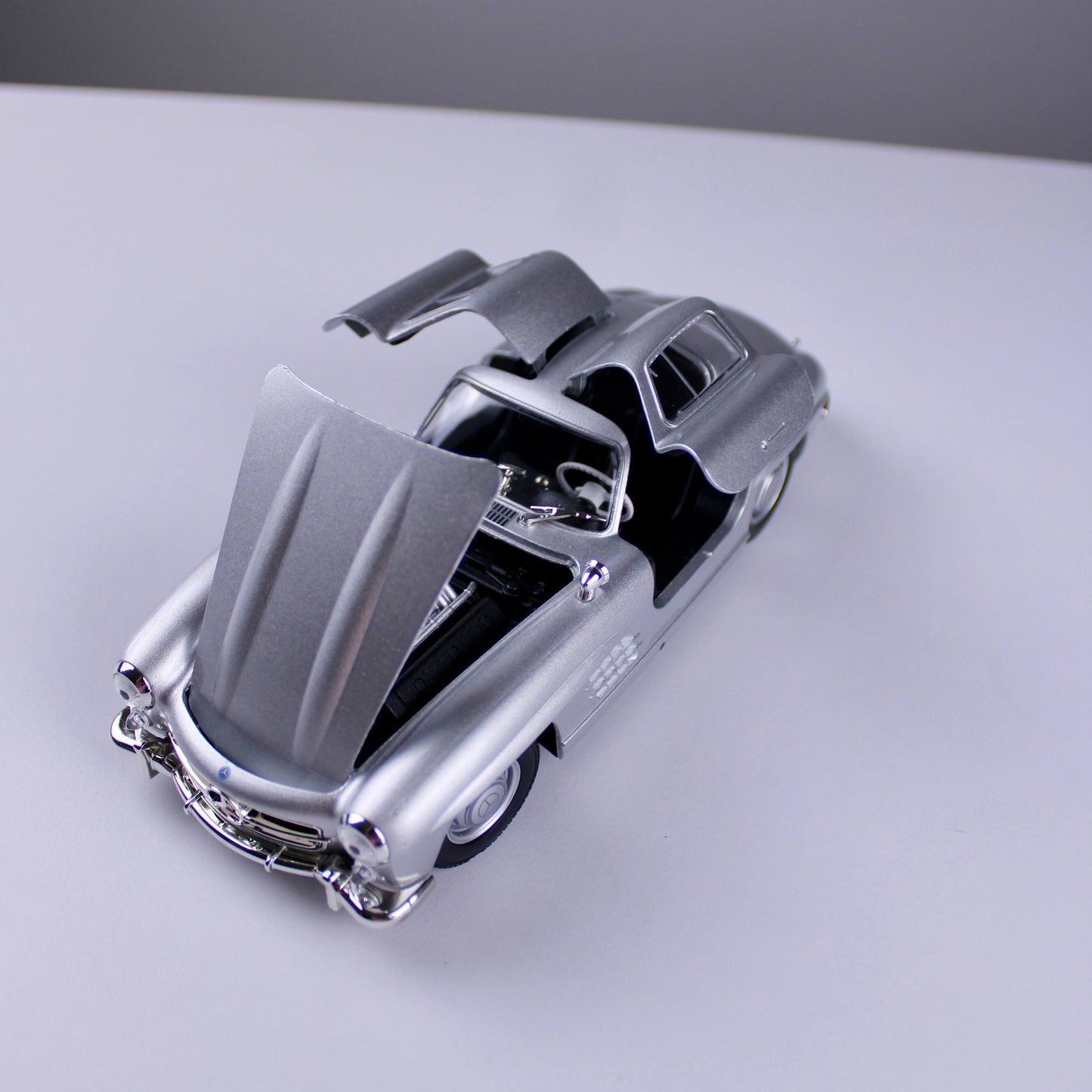 Mercedes Benz 300SL Die-Cast Model – Silver