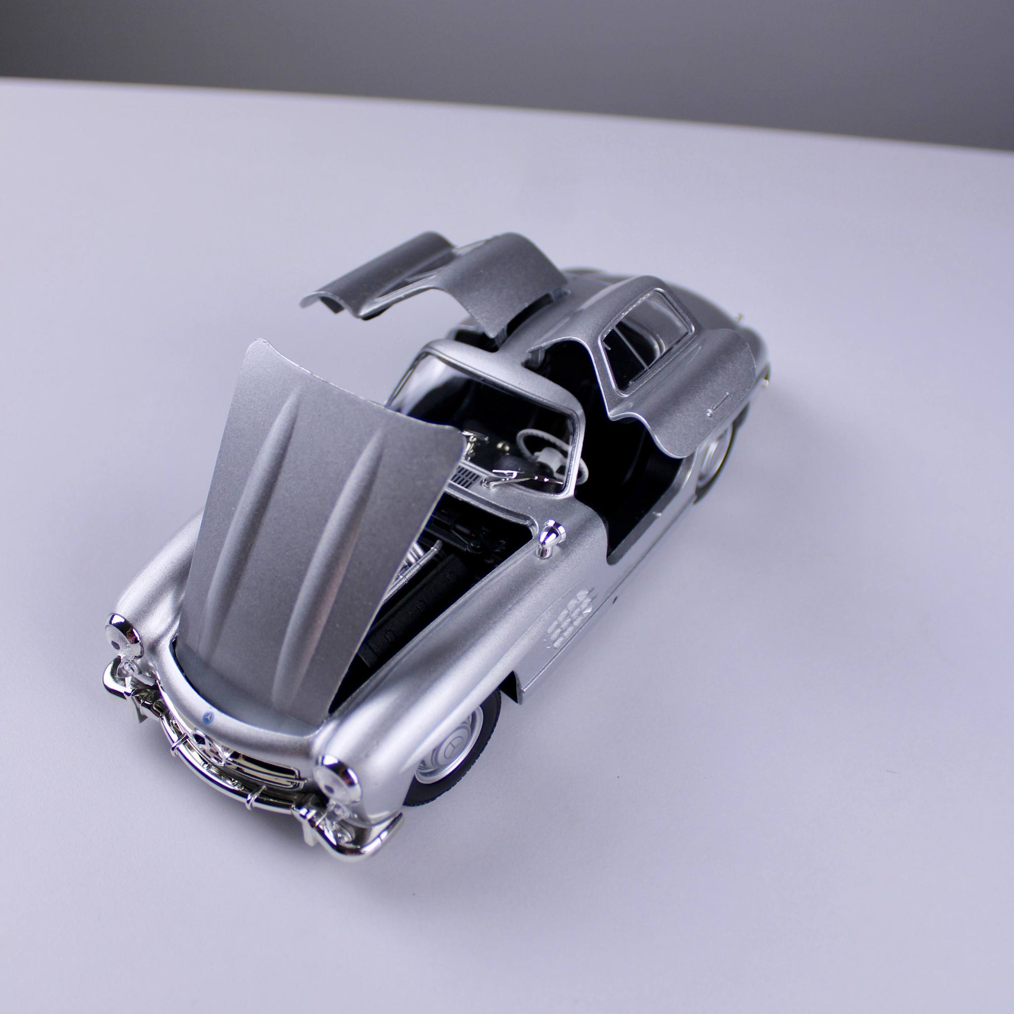 Mercedes Benz 300SL Die-Cast Model – Silver