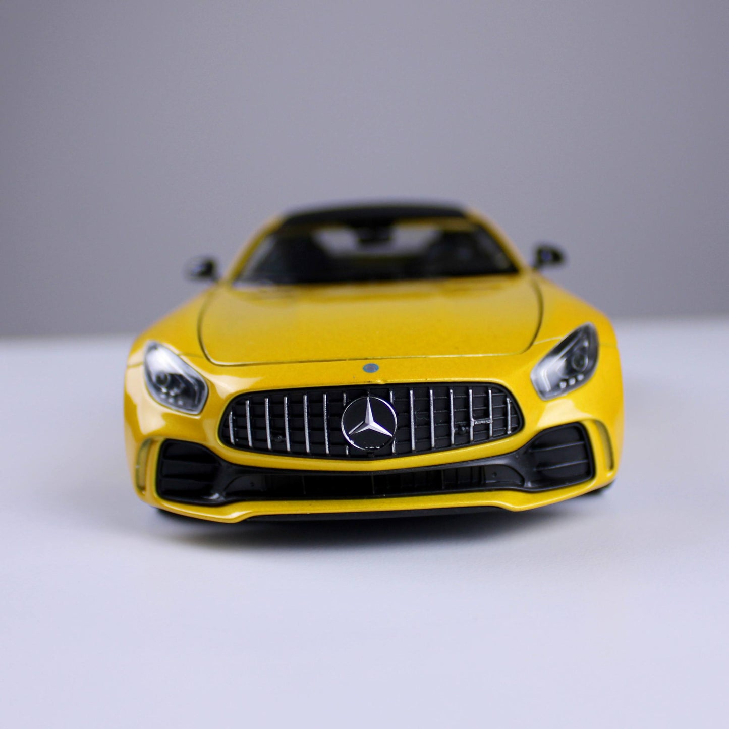 مجسم سيارة مرسيدس-AMG GT R