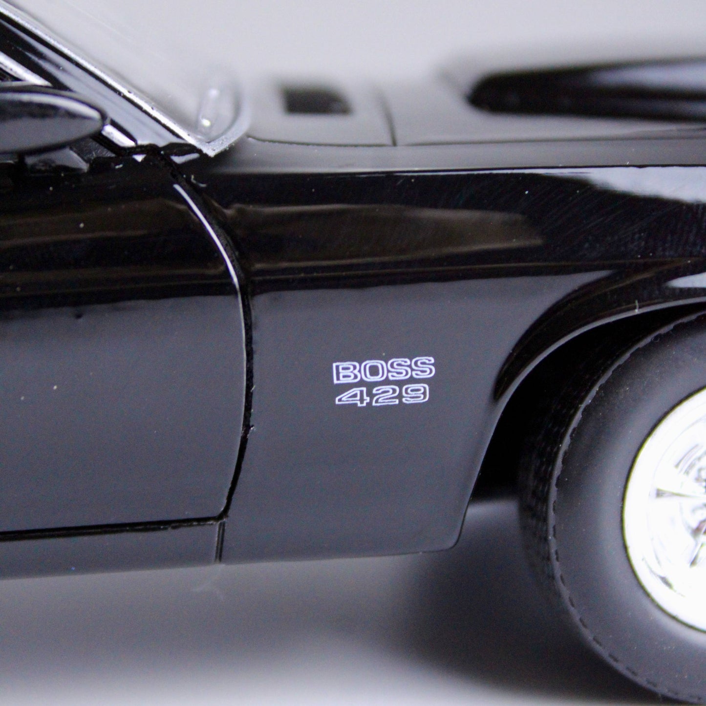 مجسم سيارة فورد موستانج بوس 429 – لون أسود