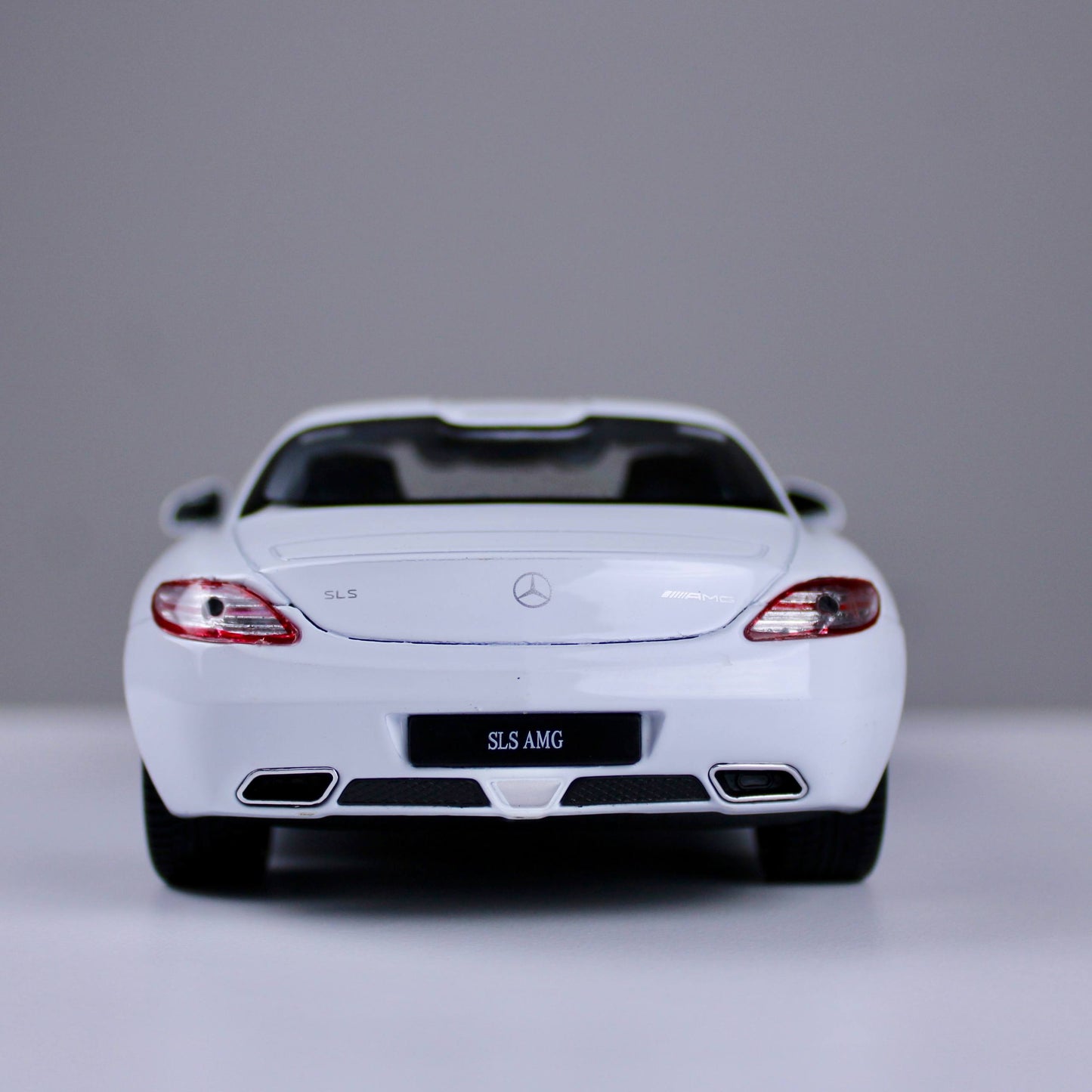 Mercedes-Benz SLS AMG Die-Cast Model Car – White