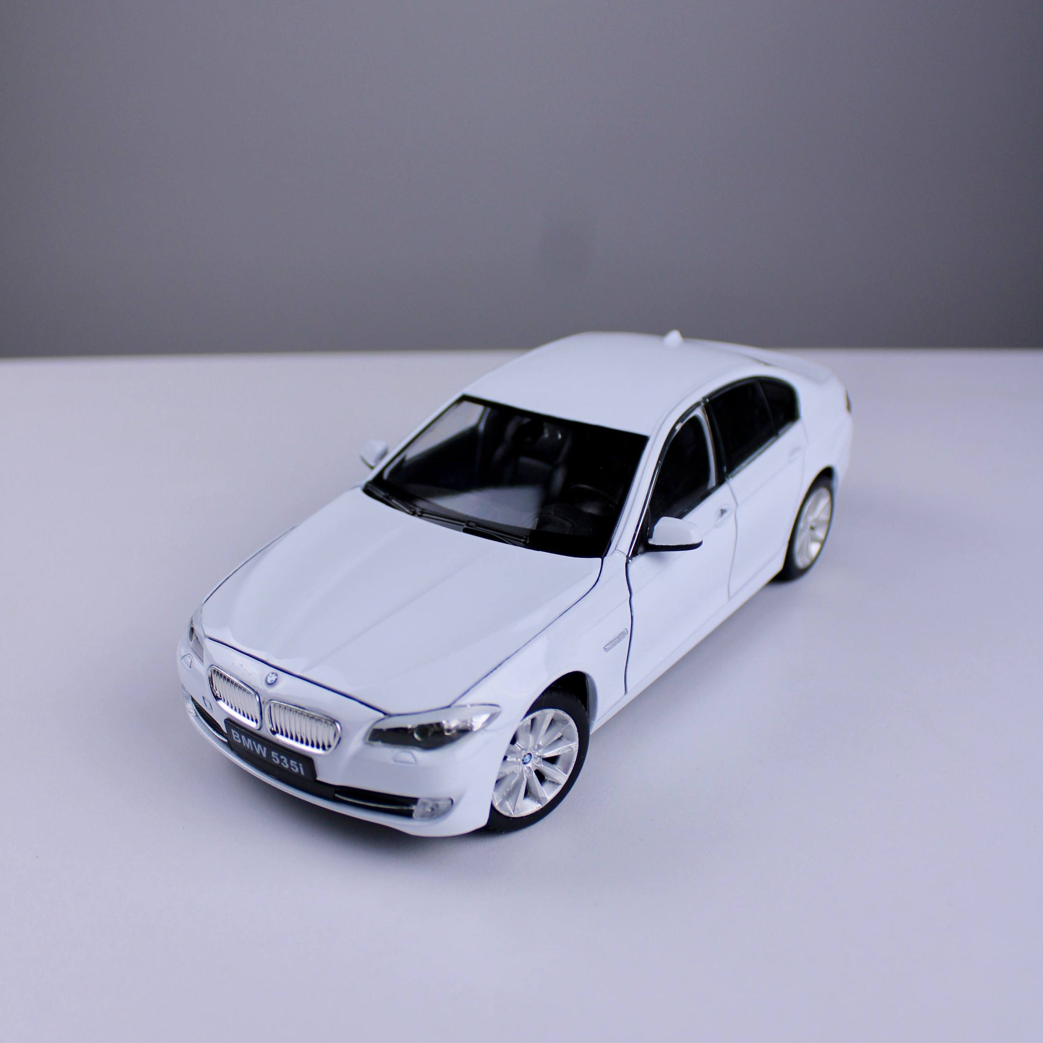 BMW 535i - White