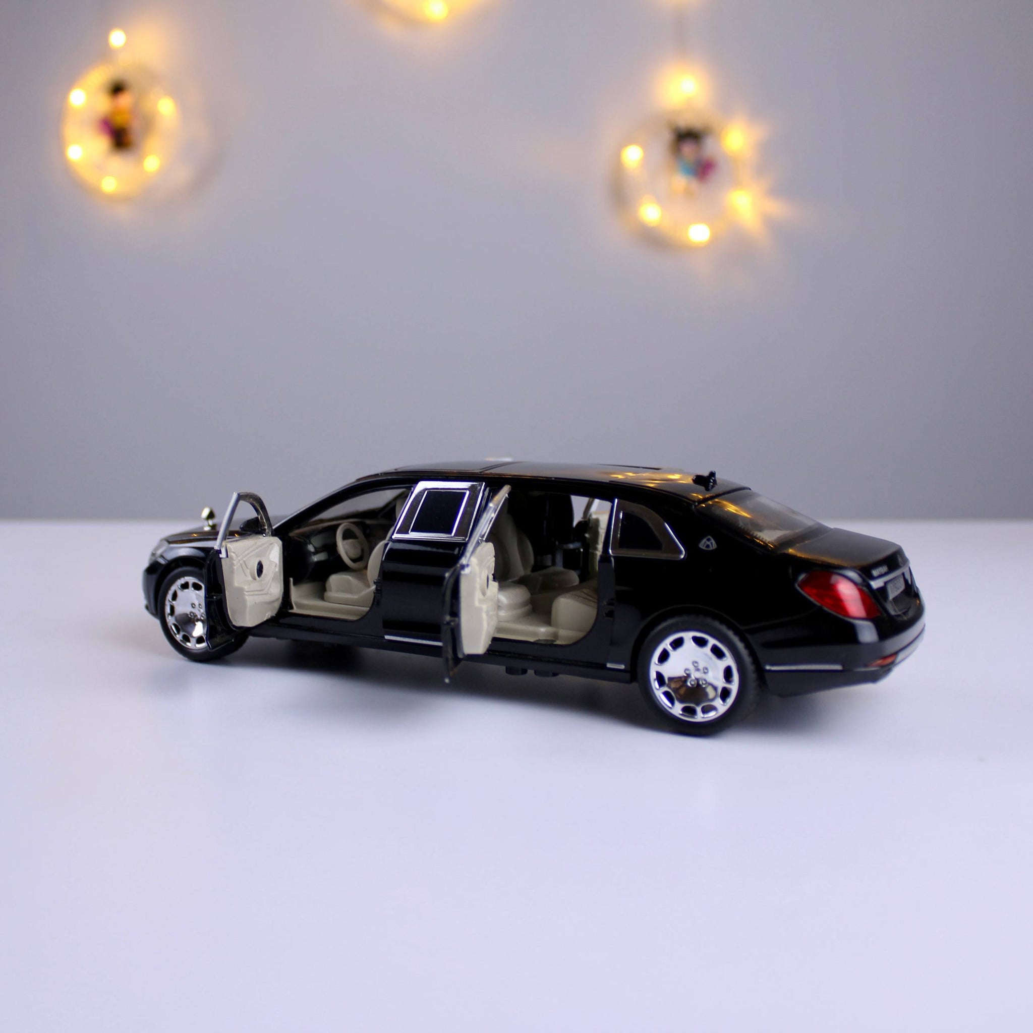 Mercedes-Benz Maybach S600 Die-Cast Model Car – 1:24 Scale