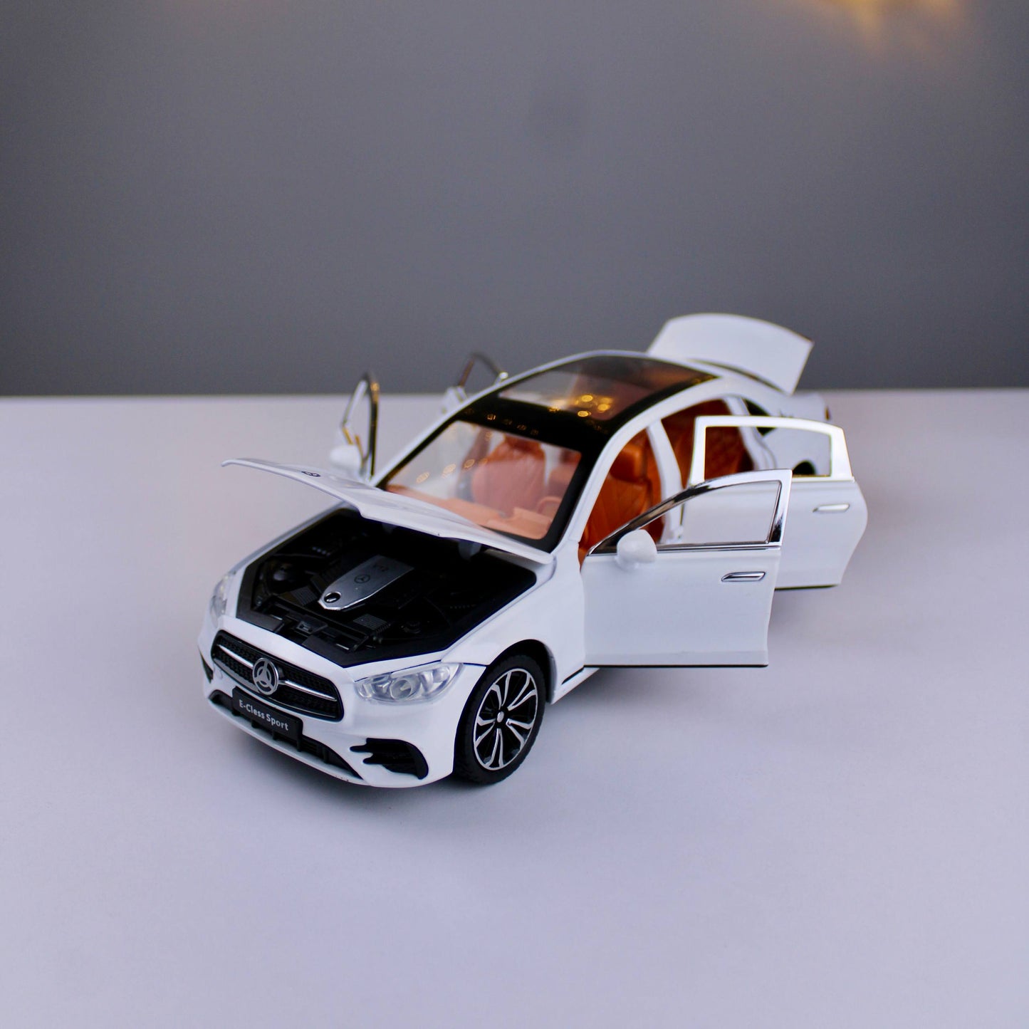 Mercedes-Benz E-Class Sport  – 1:24 Scale