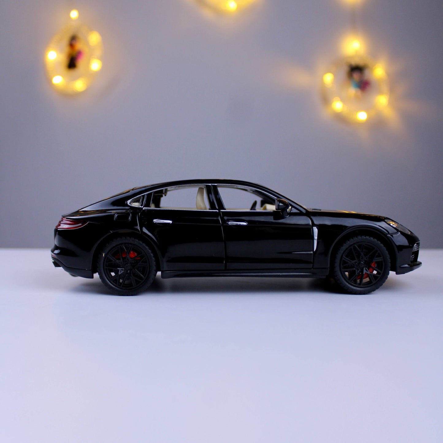 نموذج مصغر من بورش باناميرا - بمقياس 1:24