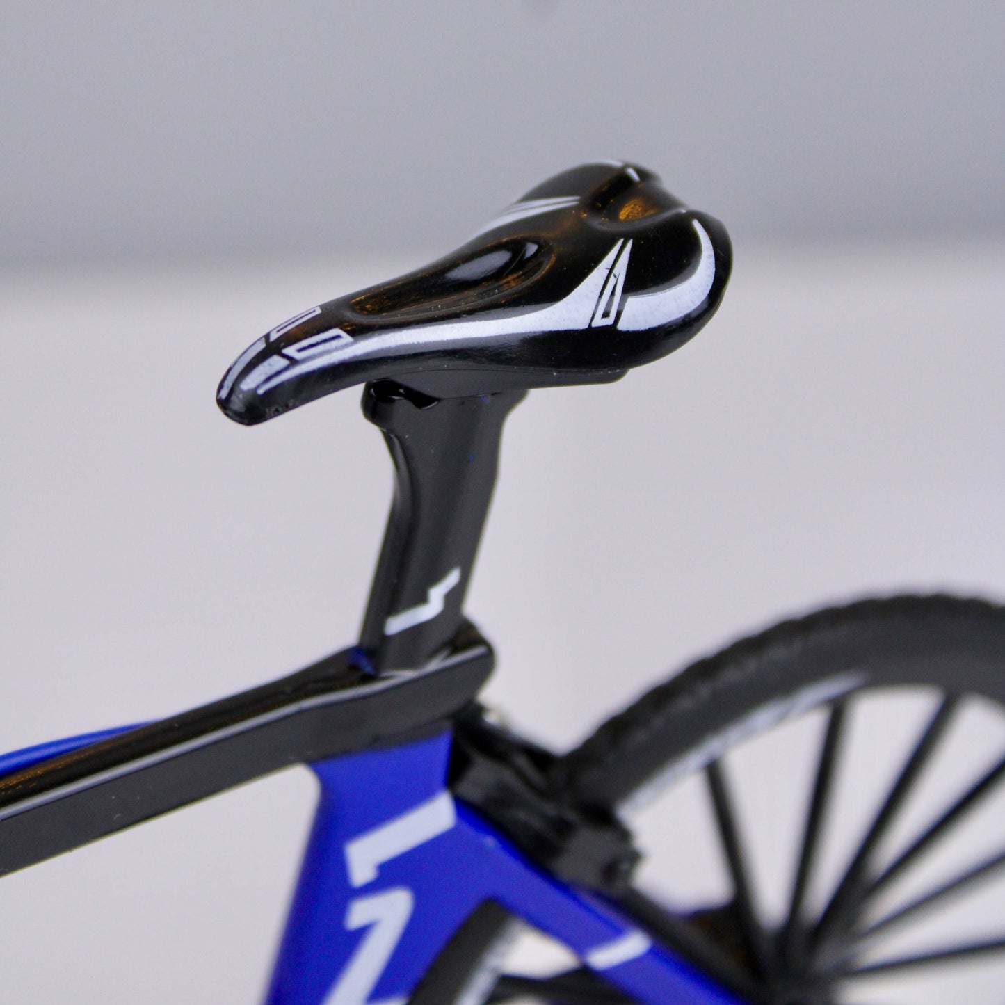 Metal Bicycle Model – 1:8 Scale