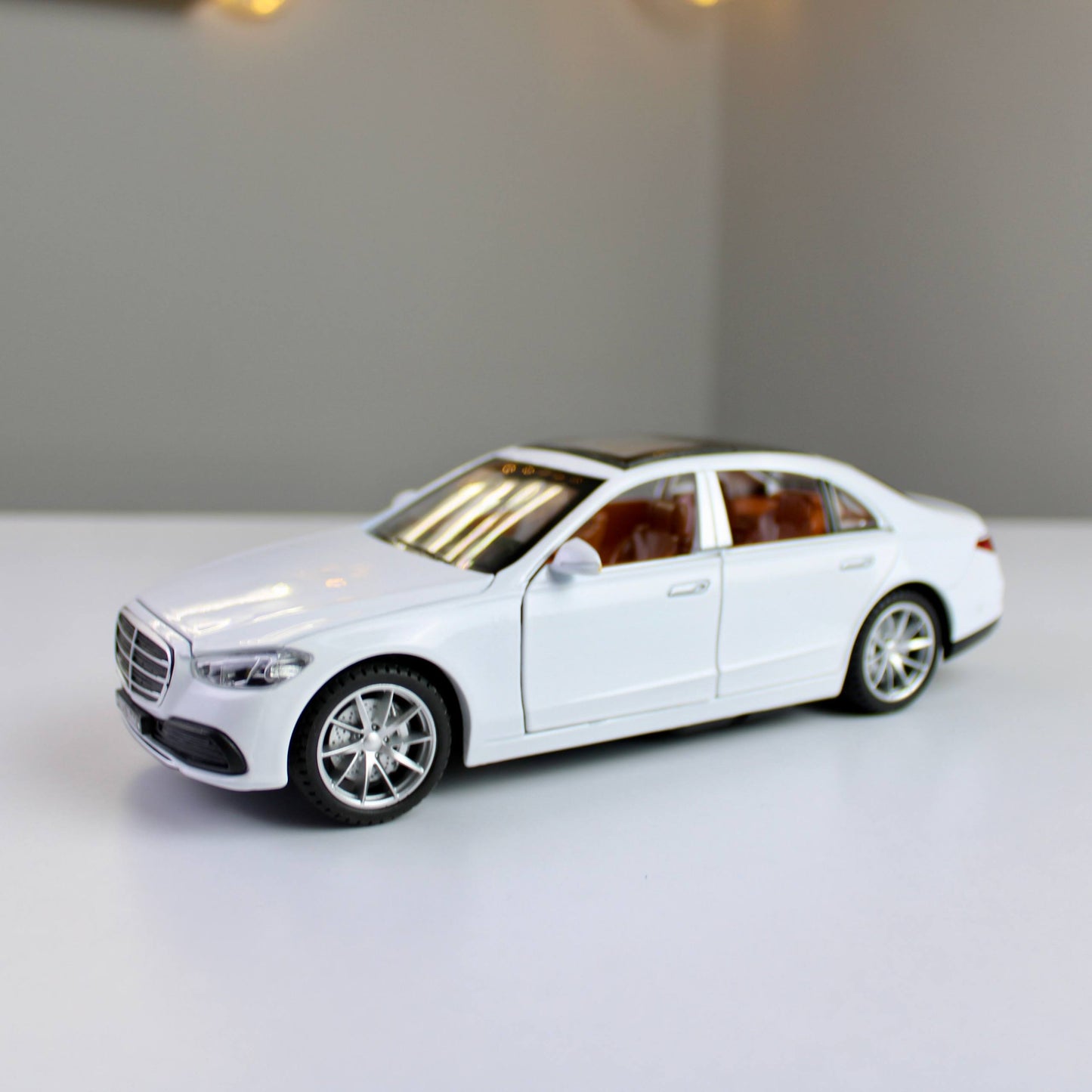 R/C Mercedes S-Class Diecast Model – 1:22 Scale
